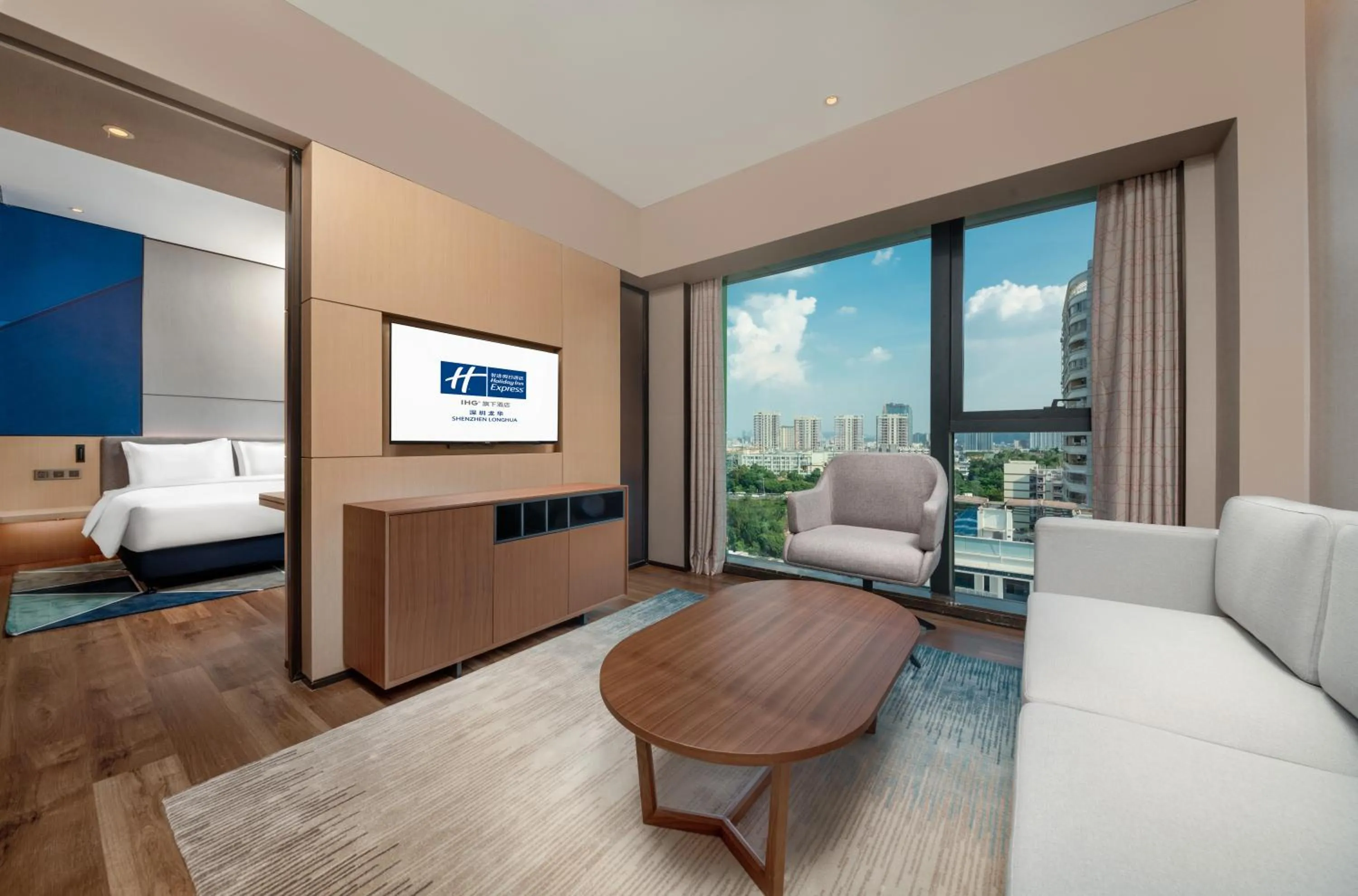One-Bedroom King Suite with City View in Holiday Inn Express Shenzhen Longhua by IHG