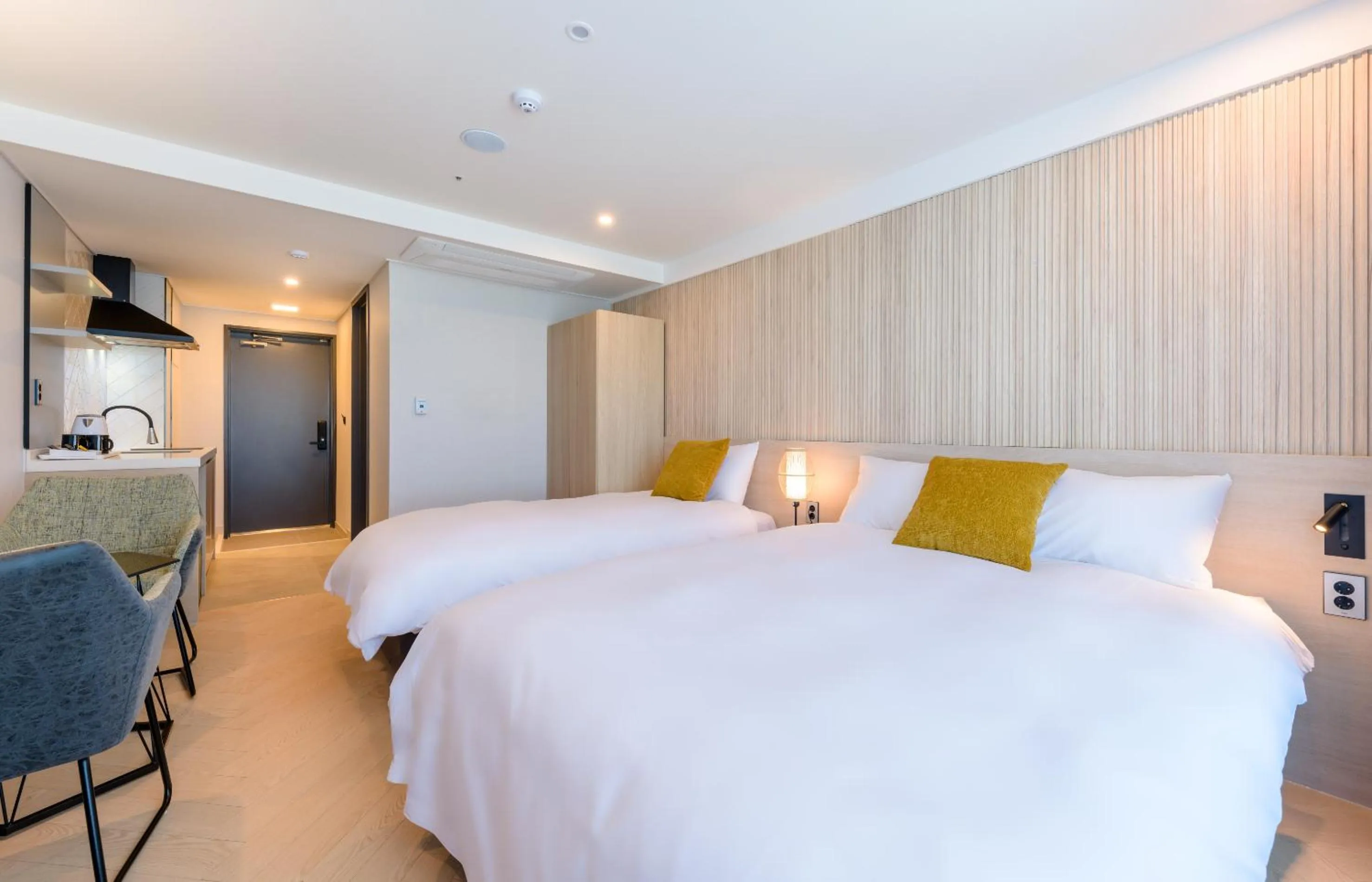Standard Twin Room with Sea View in Ventimo Hotel & Residence Jeju