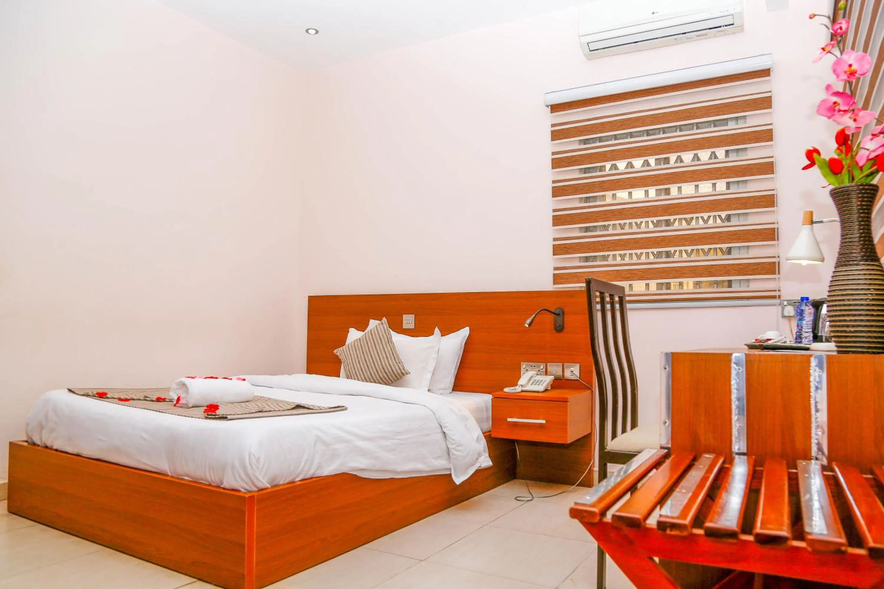 Standard Single Room - single occupancy in Midindi Hotel