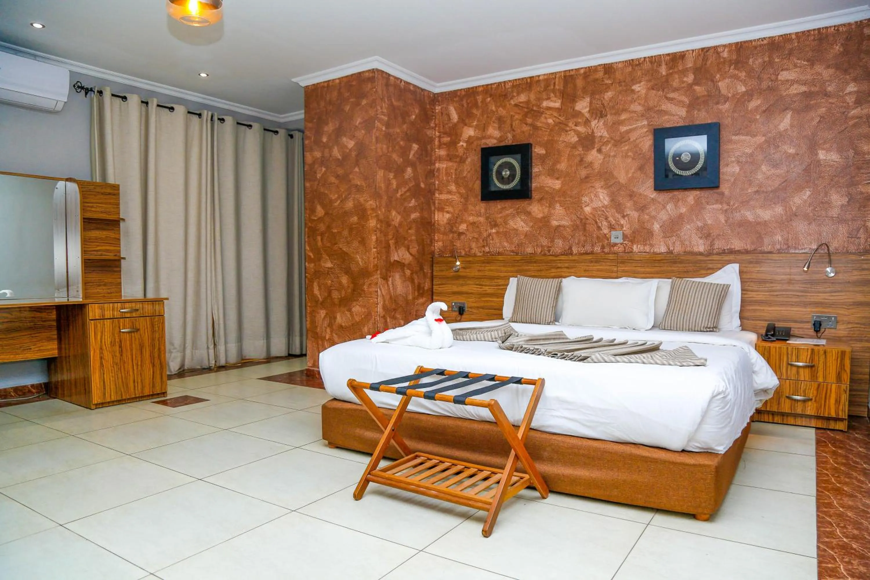 Executive Double Room in Midindi Hotel