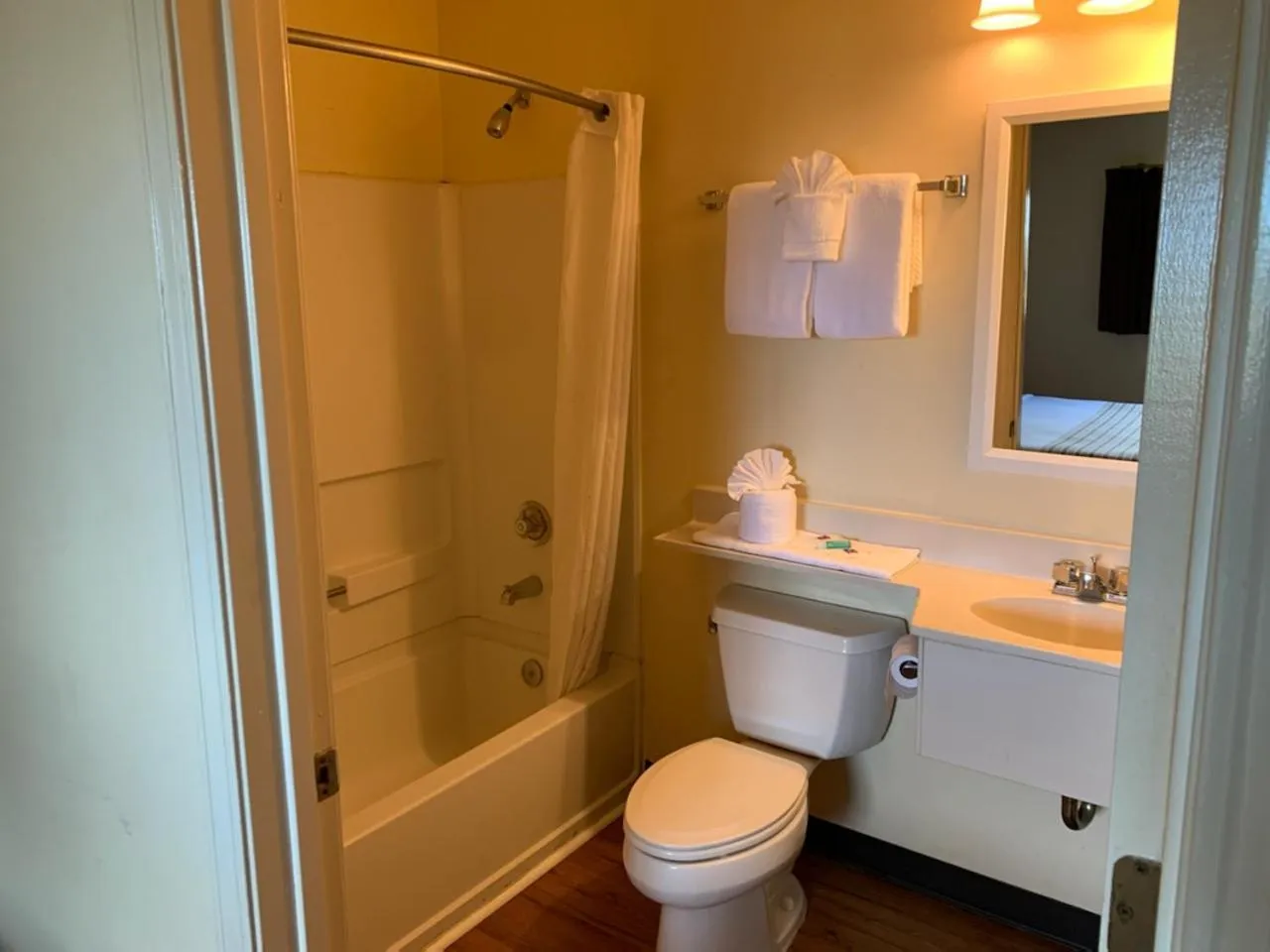 Queen Room - Disability Access - Roll in Shower in Motel 6 Myrtle Beach