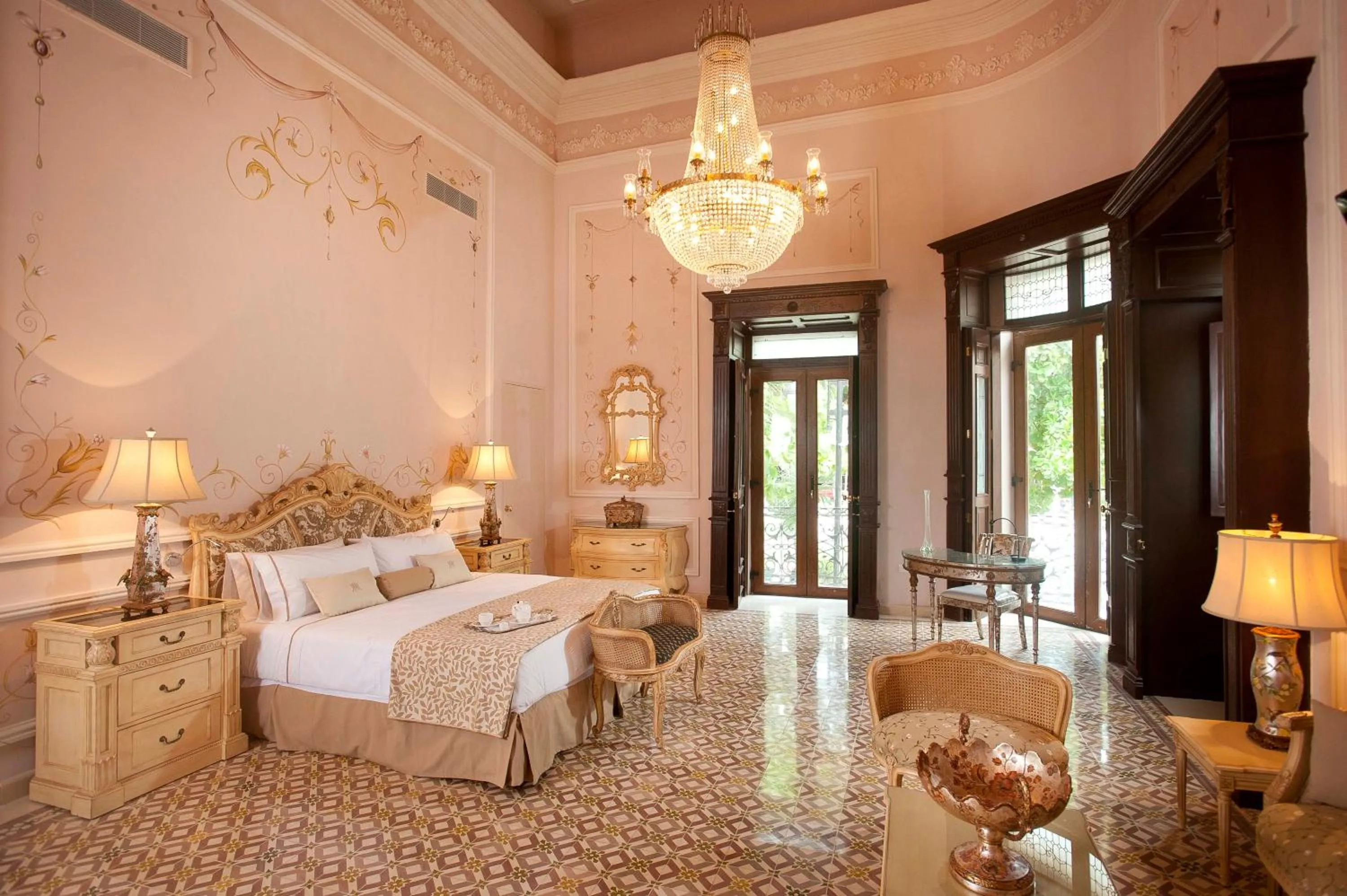 Deluxe Suite in Mansión Mérida Boutique Hotel - Restaurant