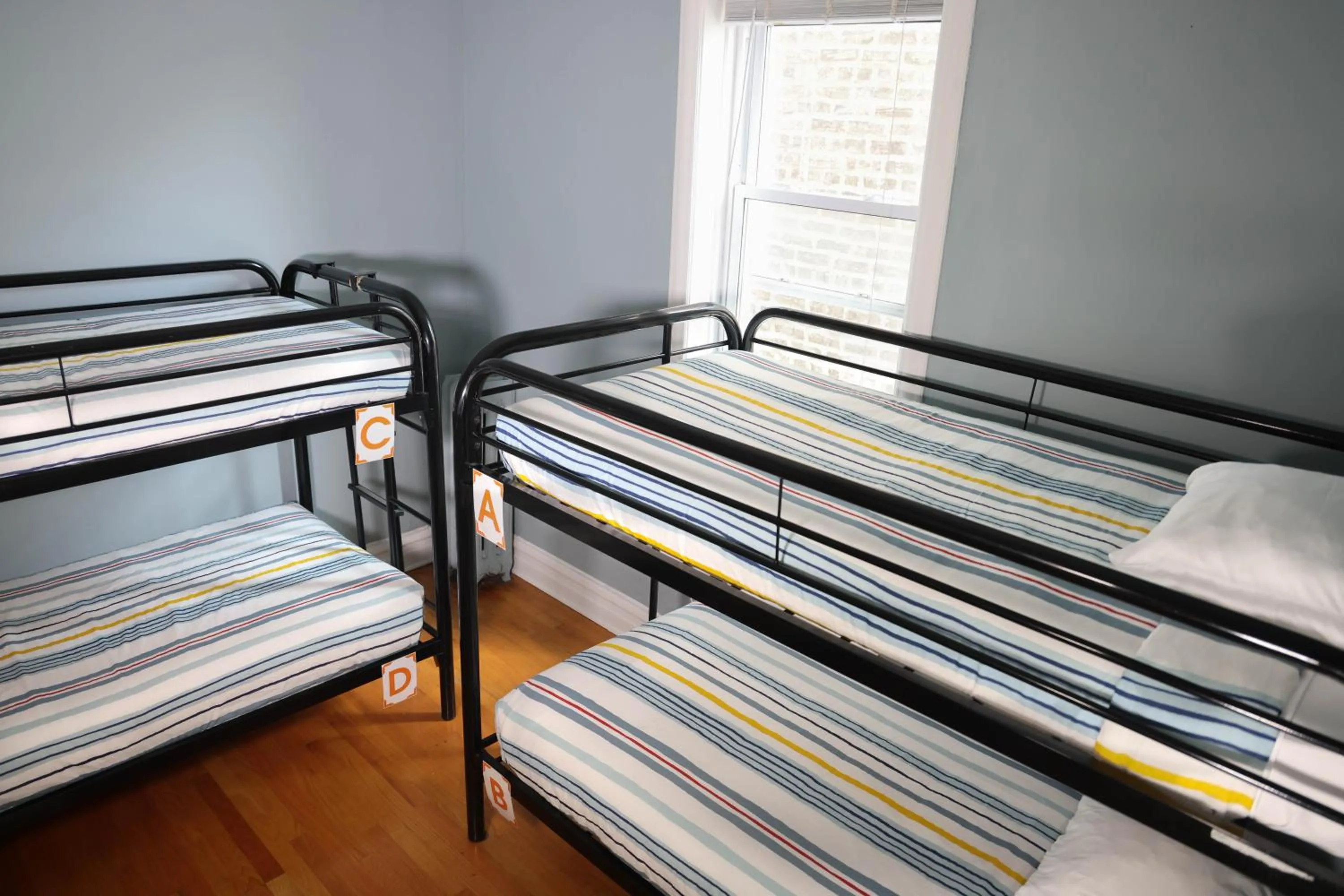 Single Bed in 4-Bed Dormitory Room in Wrigley Hostel - Chicago