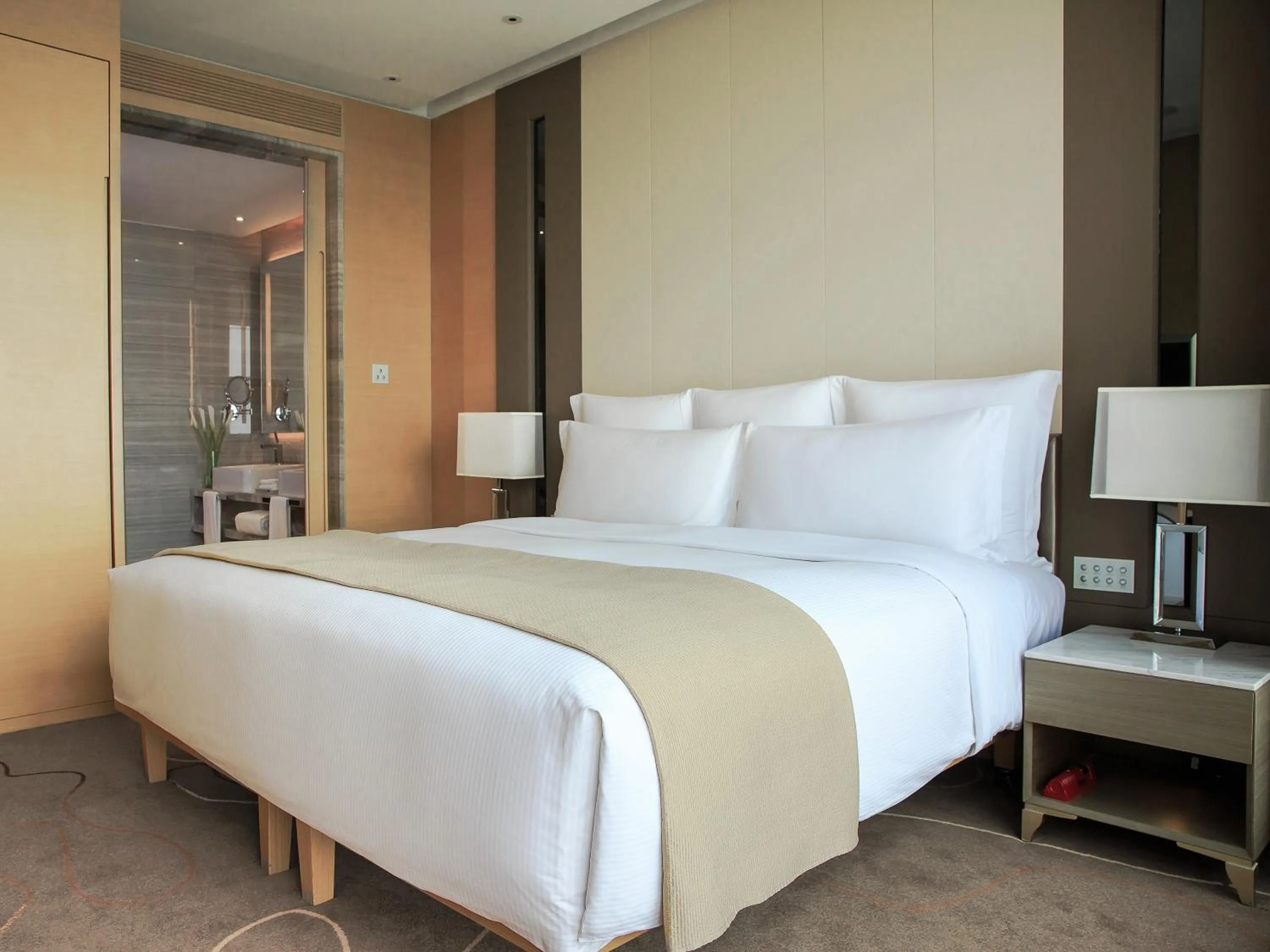 Club One-Bedroom Suite in Langham Place Guangzhou
