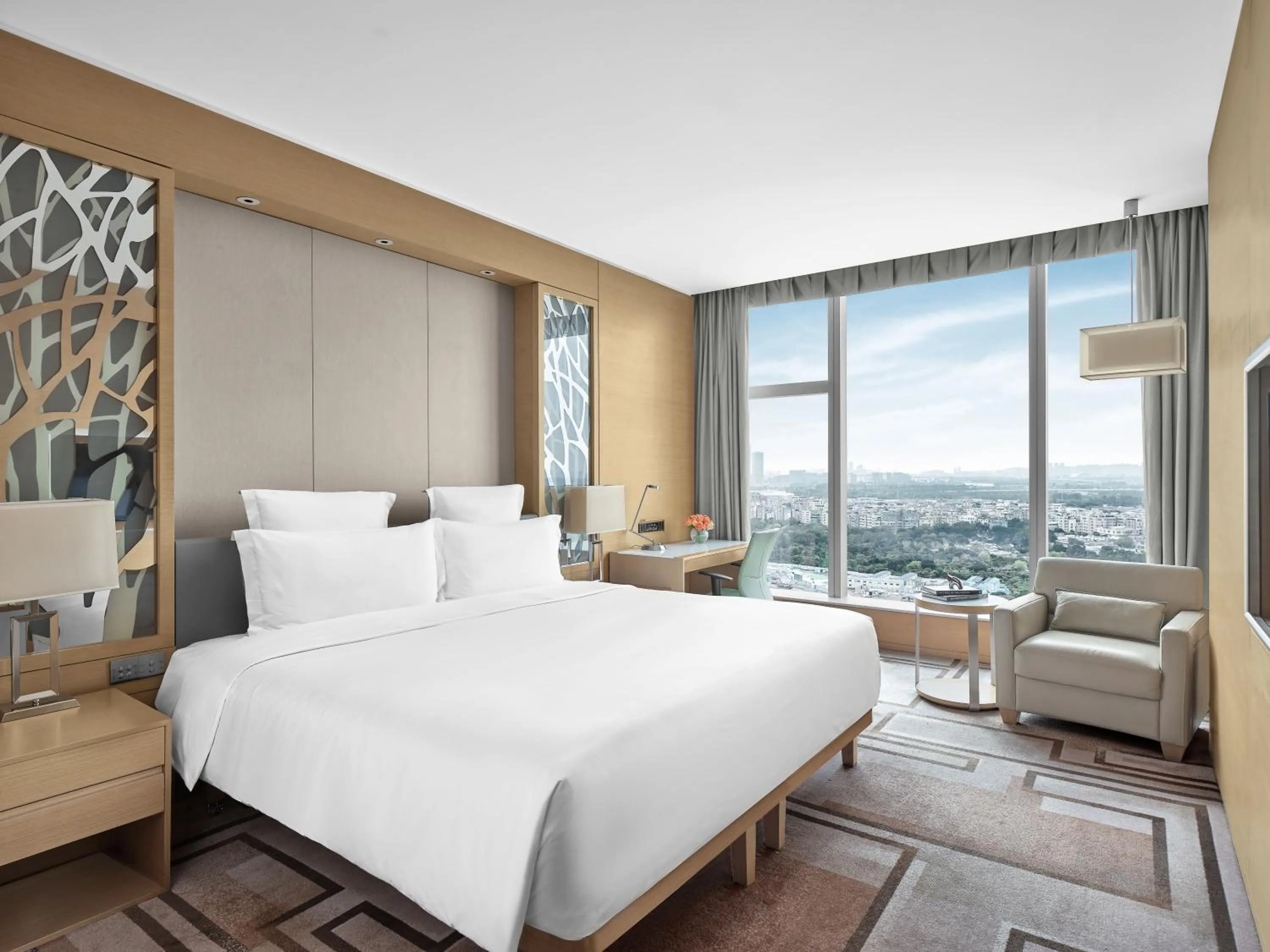 Deluxe City View King Room in Langham Place Guangzhou