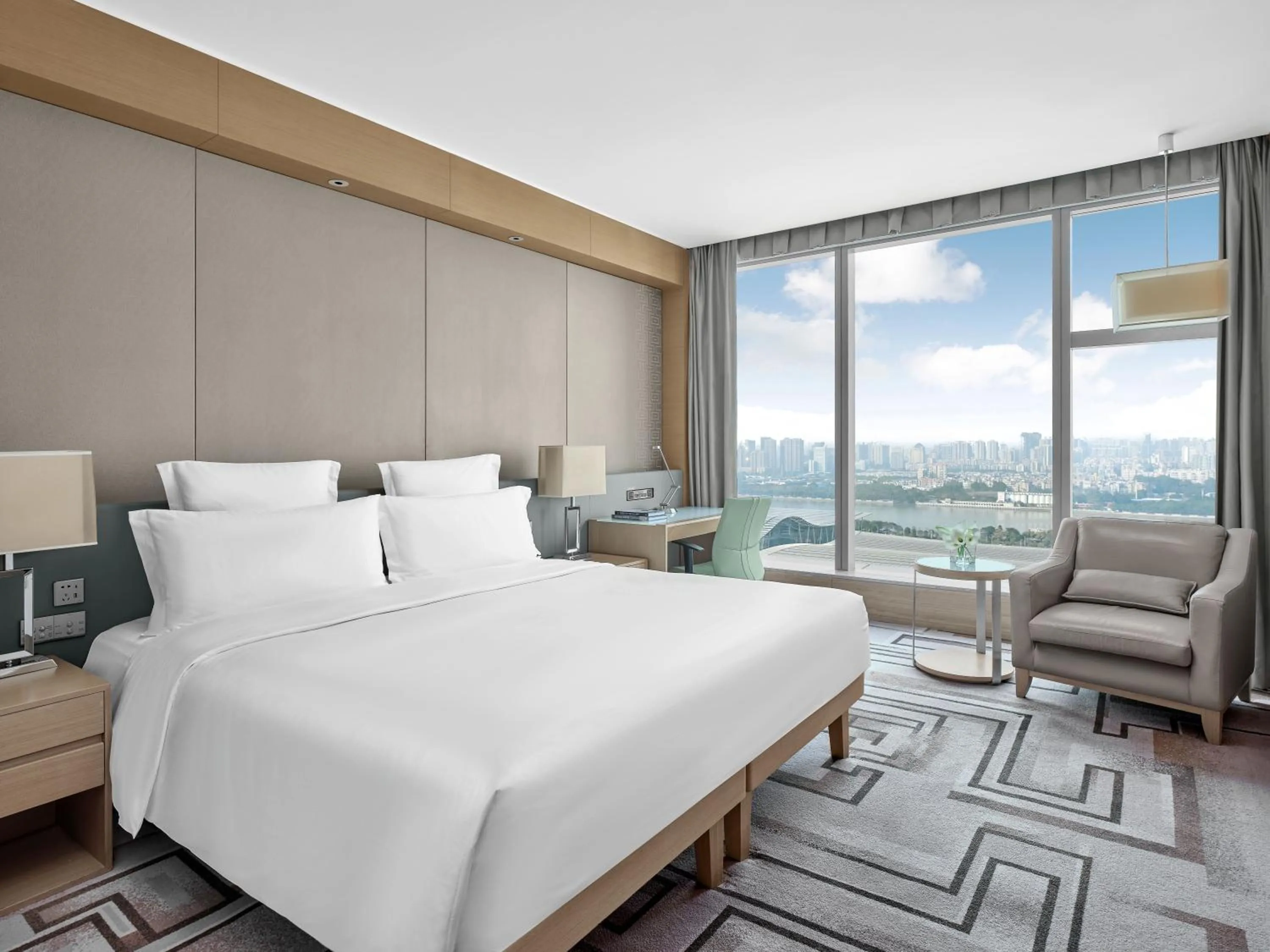 Deluxe River View King Room in Langham Place Guangzhou