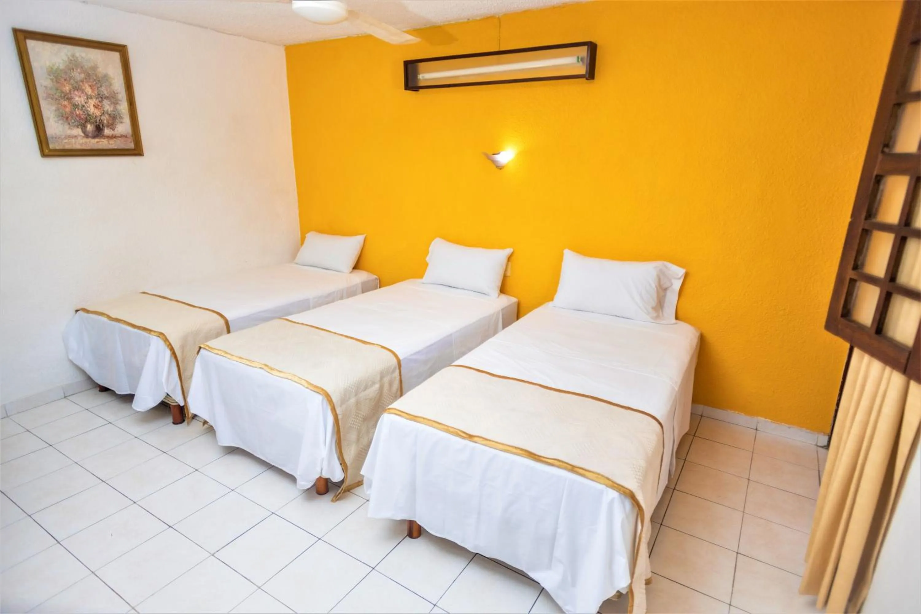 Basic Triple Room in Hotel Santa Lucía