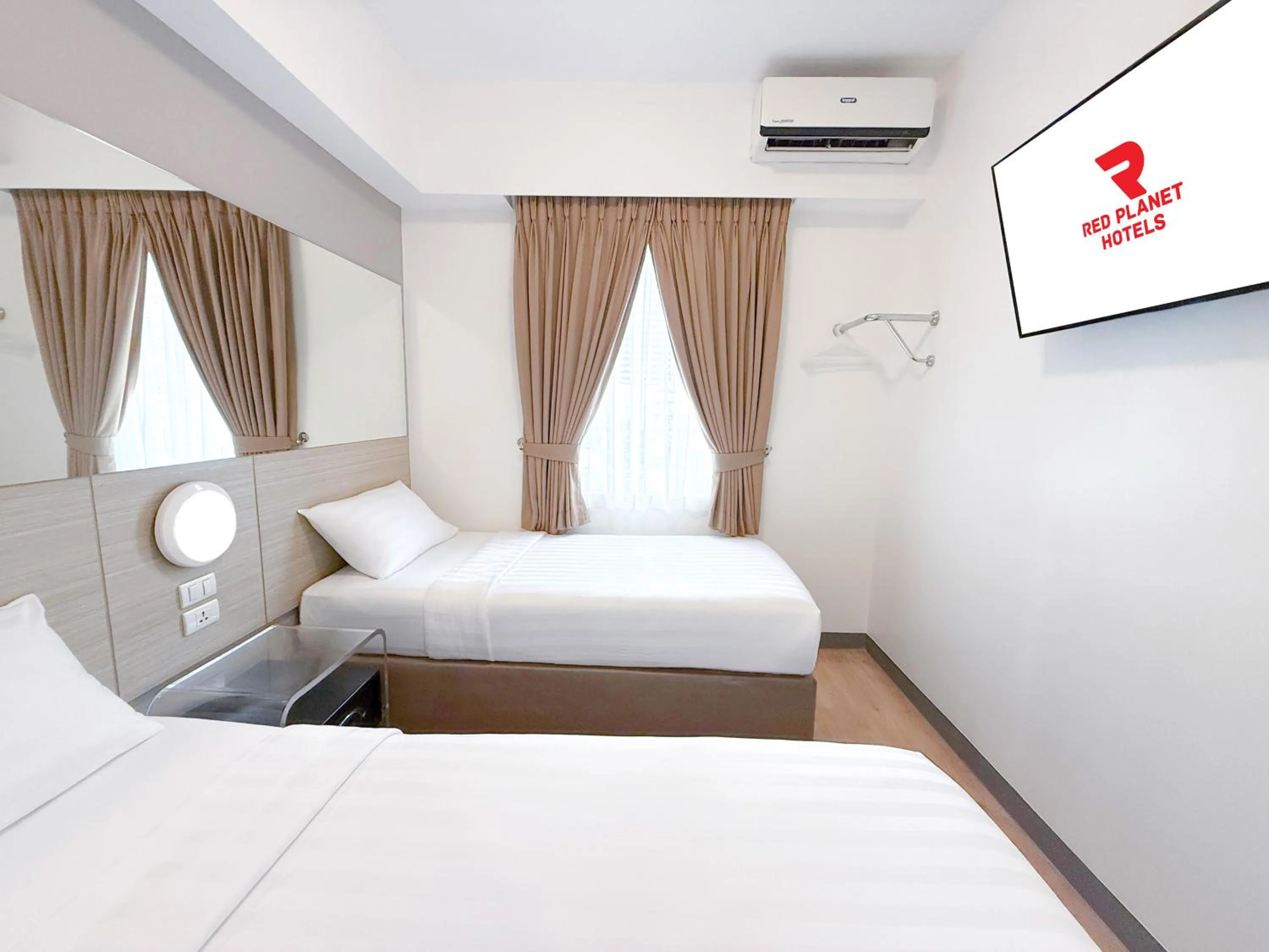 Twin Room in Red Planet Quezon City Timog