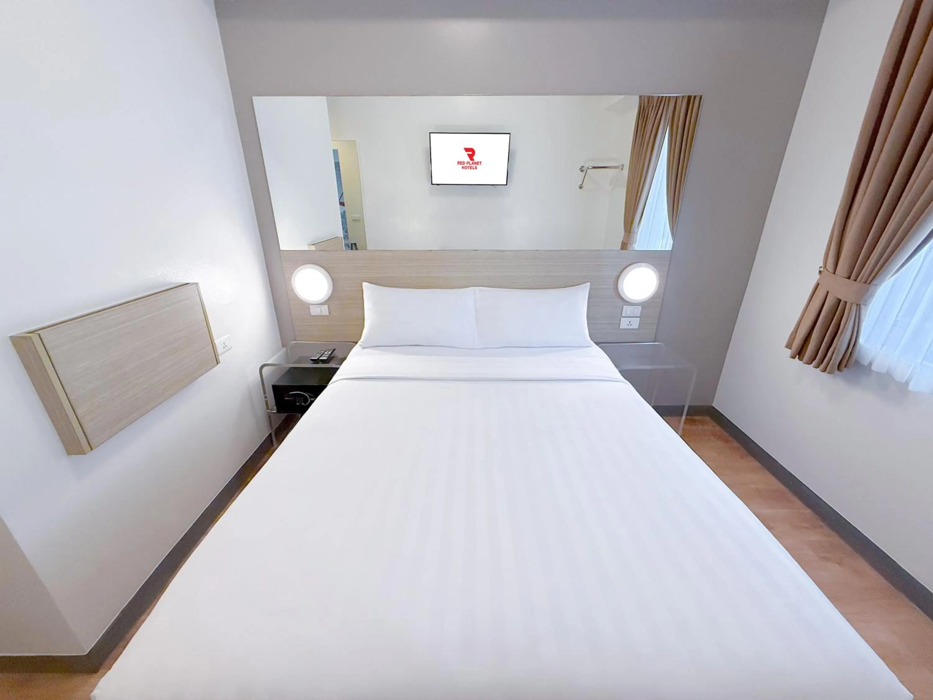 Double Room in Red Planet Quezon City Timog