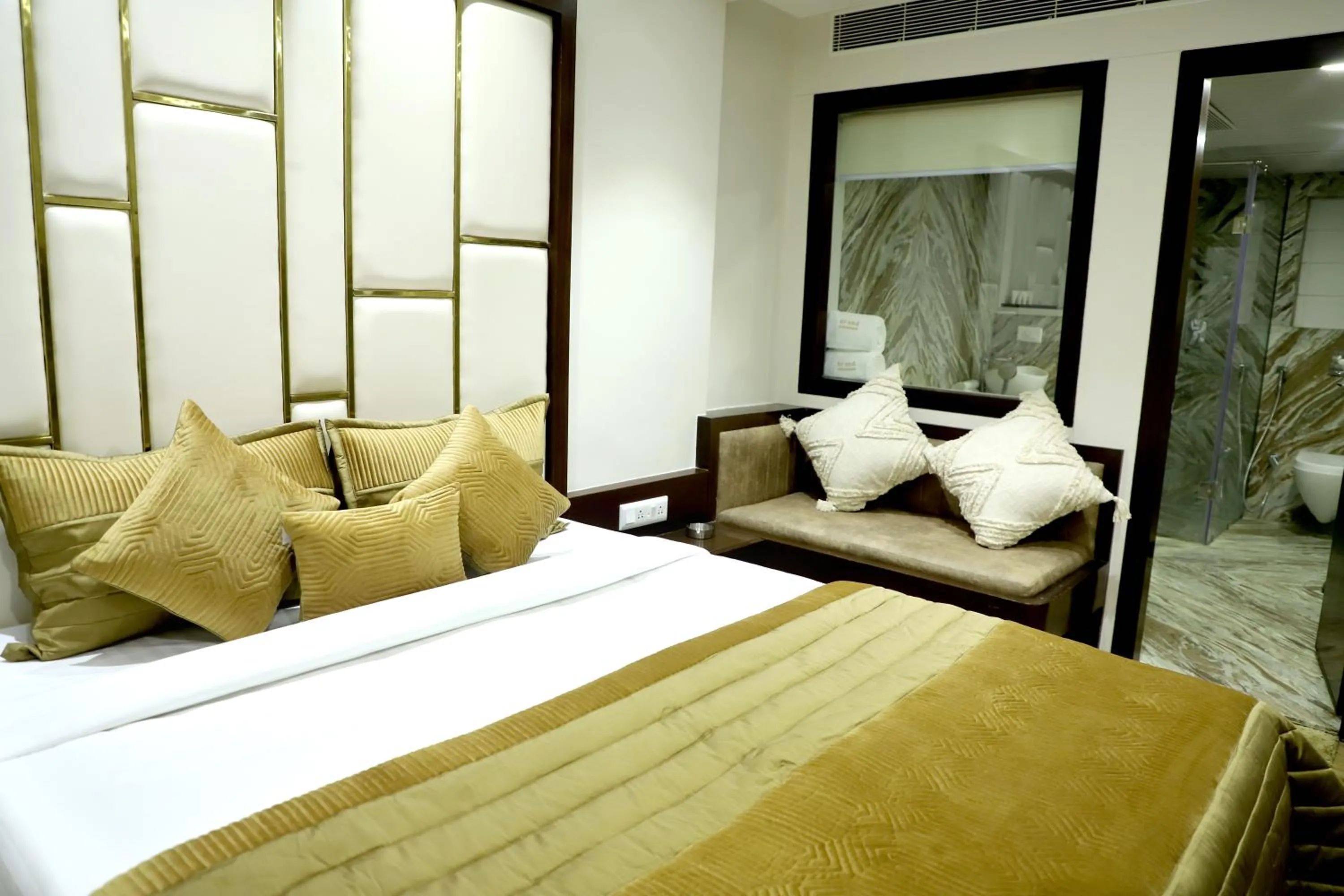 Standard King Room in Hotel Grand Girdhar