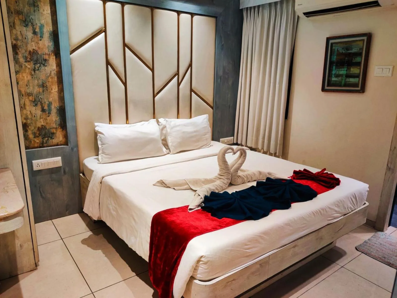 Deluxe Room in Hotel Grand Girdhar