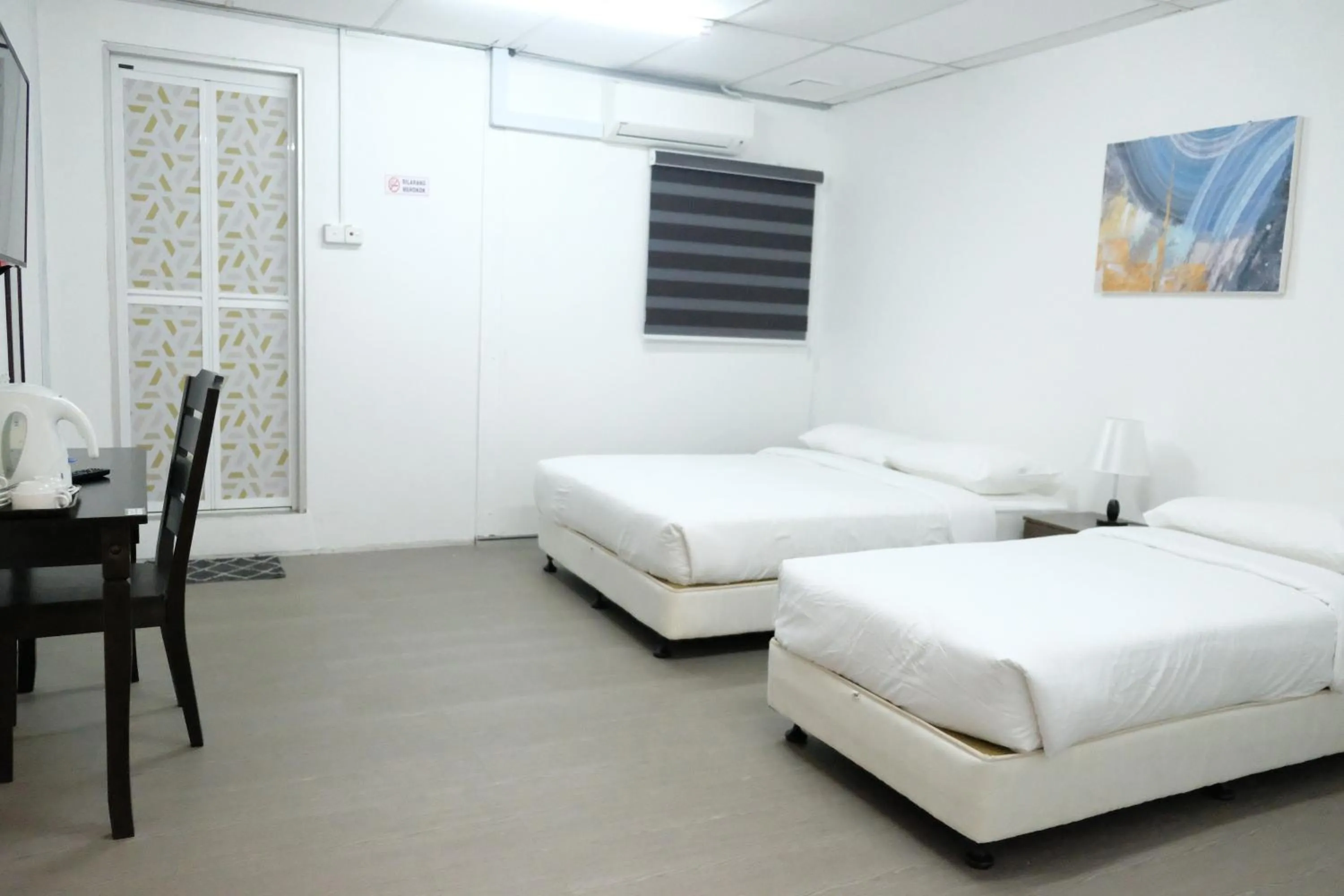 Superior Triple Room in D’Razna Inn