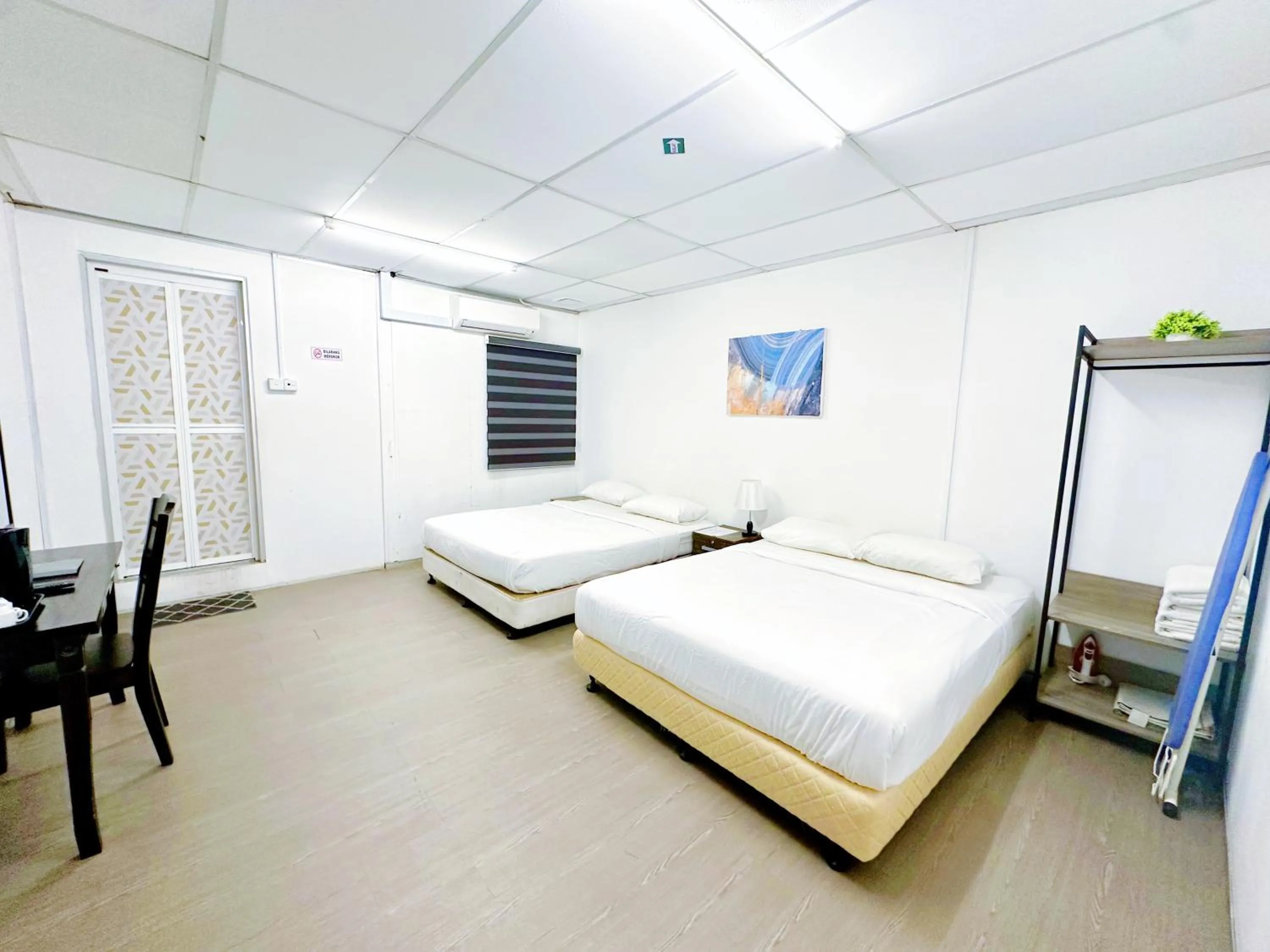 Queen Room with Two Queen Beds in D’Razna Inn