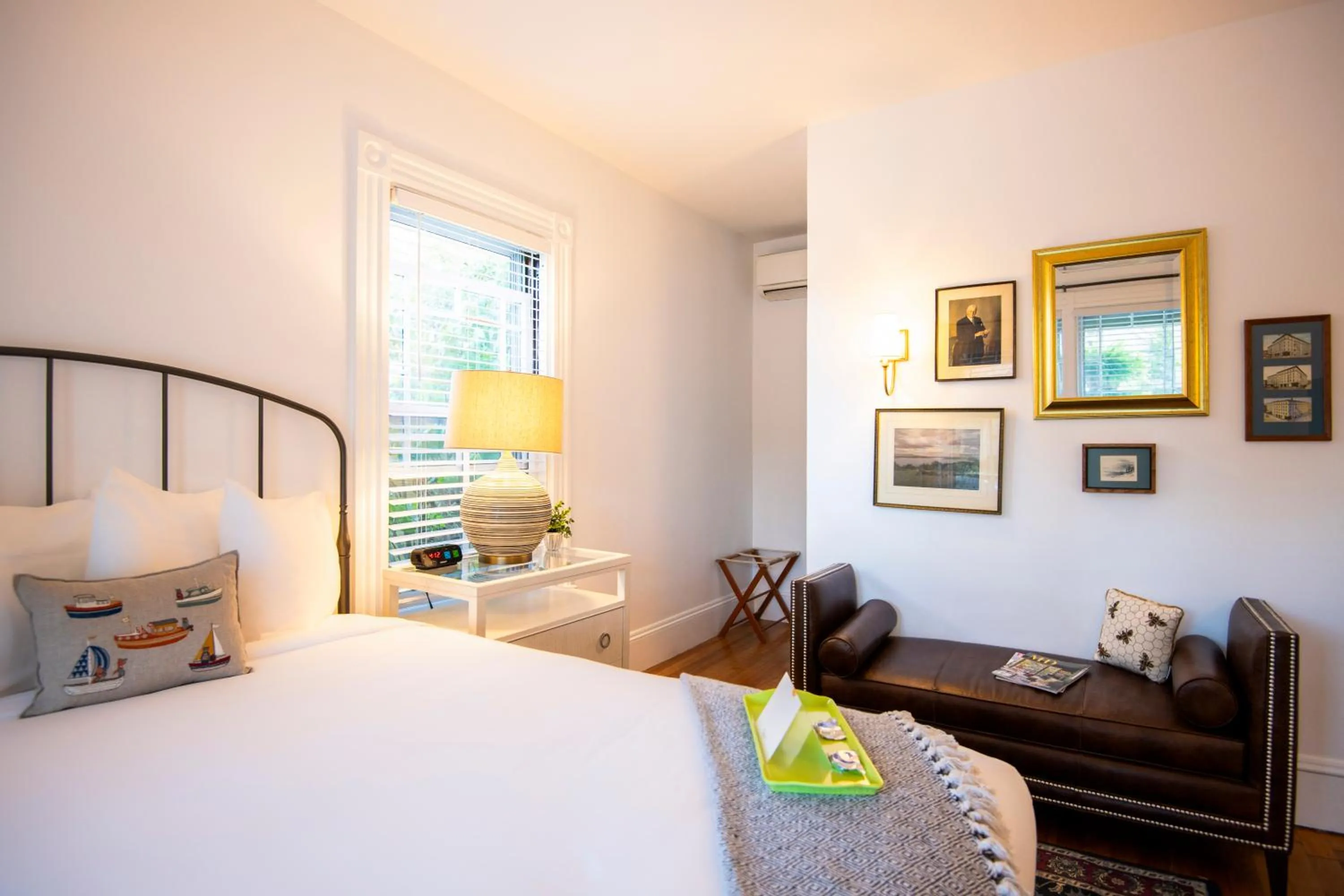 Boscobel Economy Queen First Floor in Sand Bar Cottage Inn