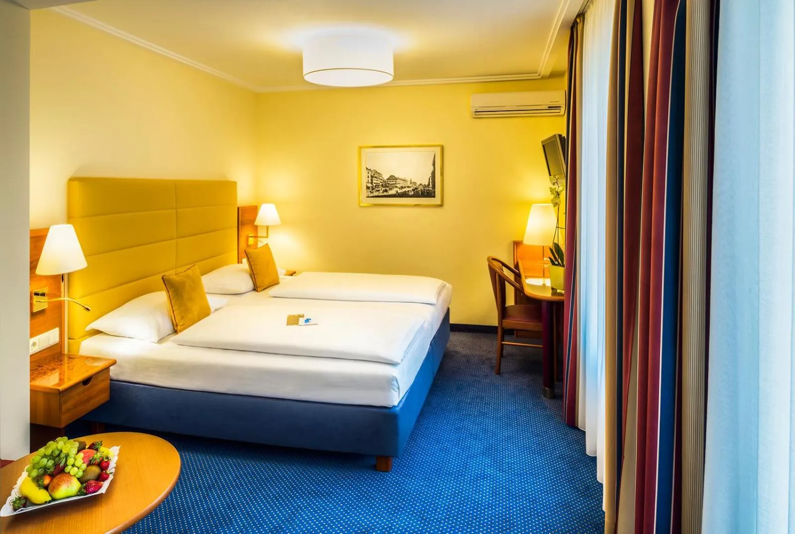 Triple Room PREMIUM courtyard view in Austria Classic Hotel Wien