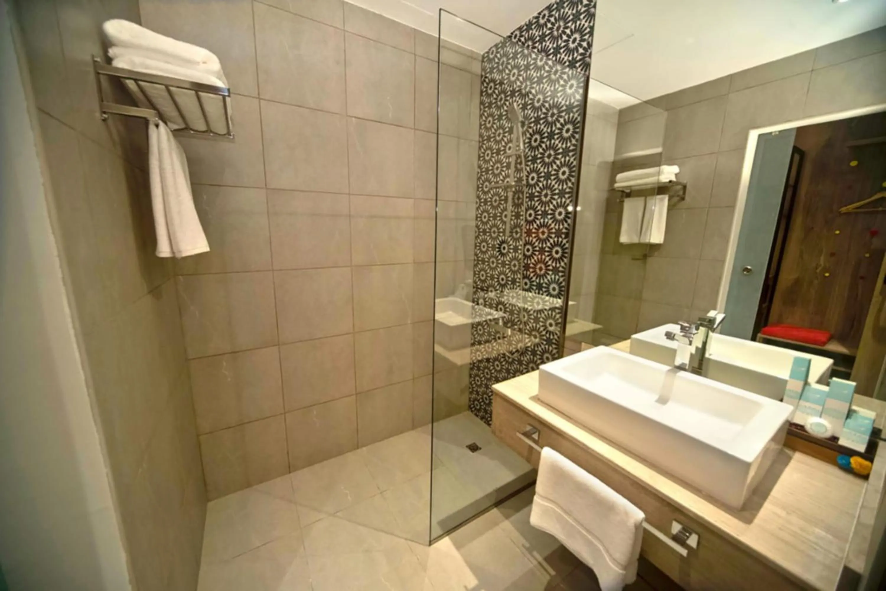 Deluxe King Room City View (includes 25% off F&B) in Kingsgate Canal Hotel by Millennium