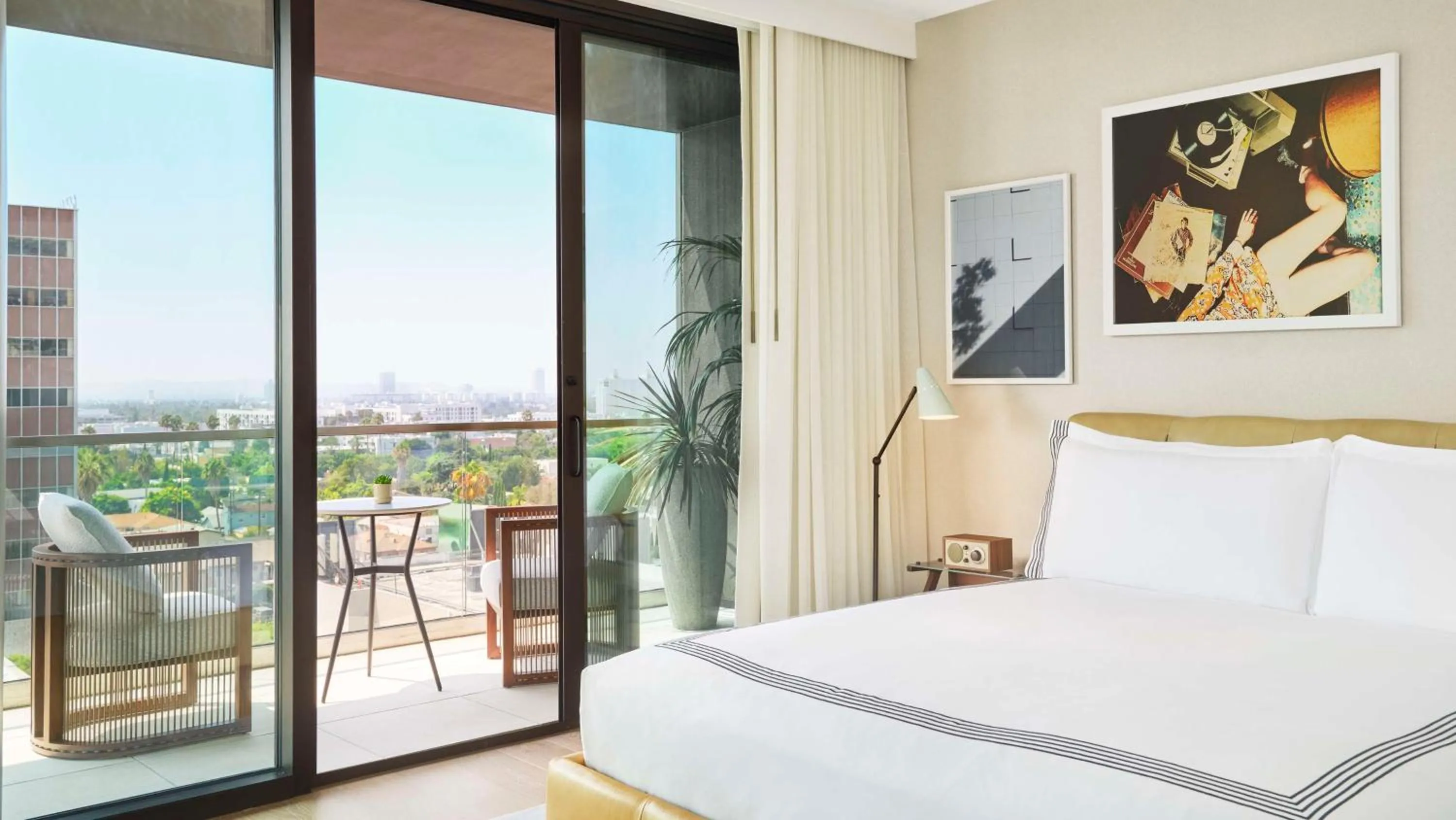 King Room with Balcony and City View  - single occupancy in The Hollywood Grande, Autograph Collection