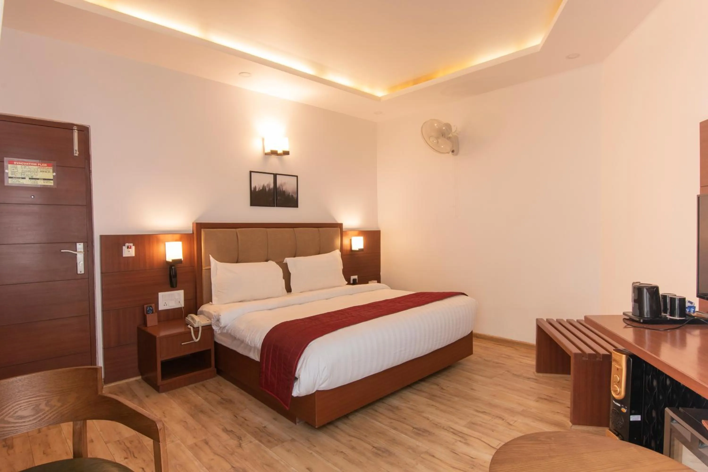 Standard King Room in Himalayan Splendour Resort