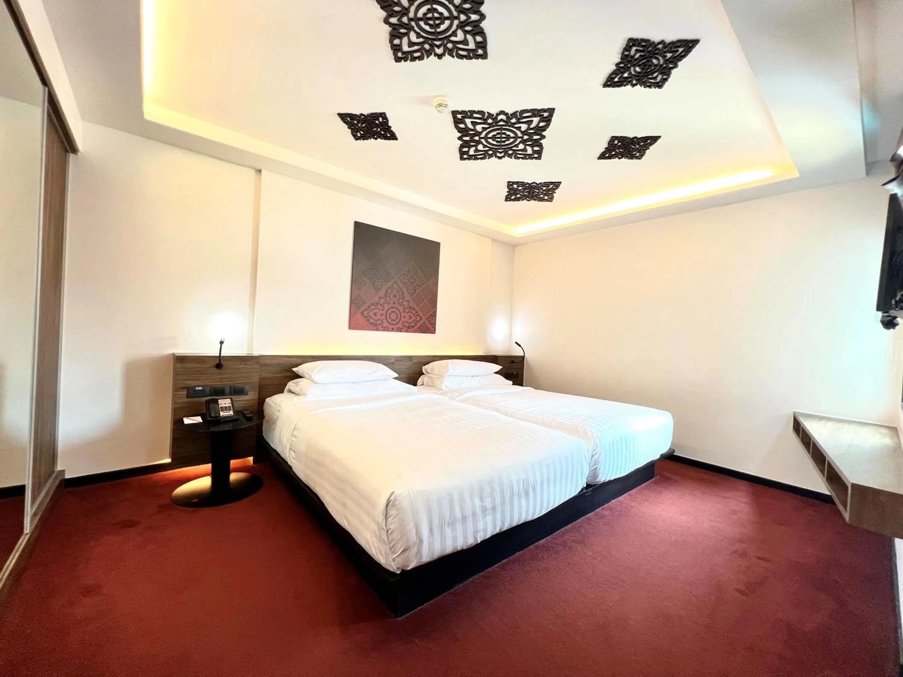 Deluxe Twin Room in Maitria Mode Sukhumvit 15 Bangkok - A Chatrium Collection