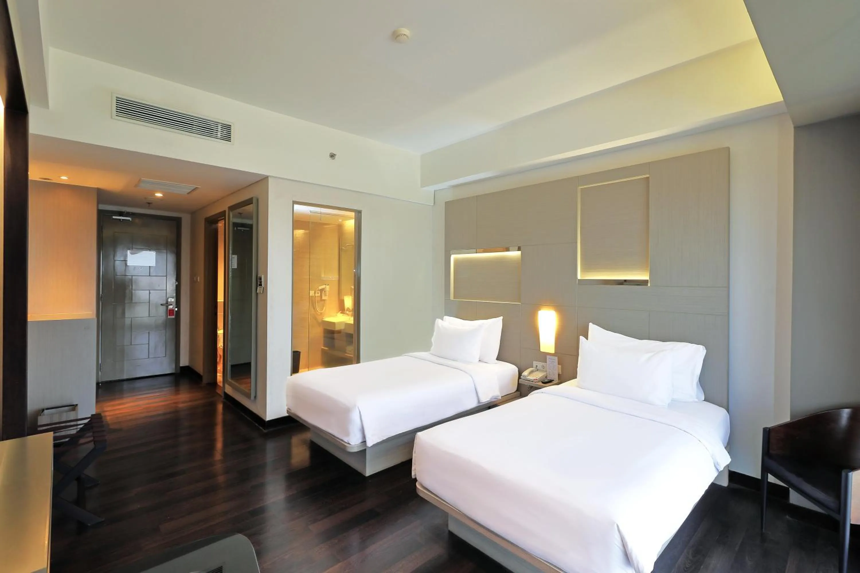 Deluxe Twin Room - Smoking in Swiss-Belhotel Cirebon