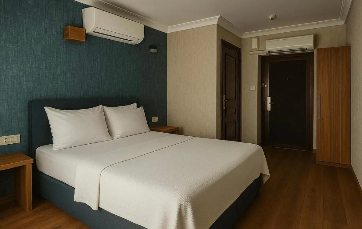 Double Room in Red Green