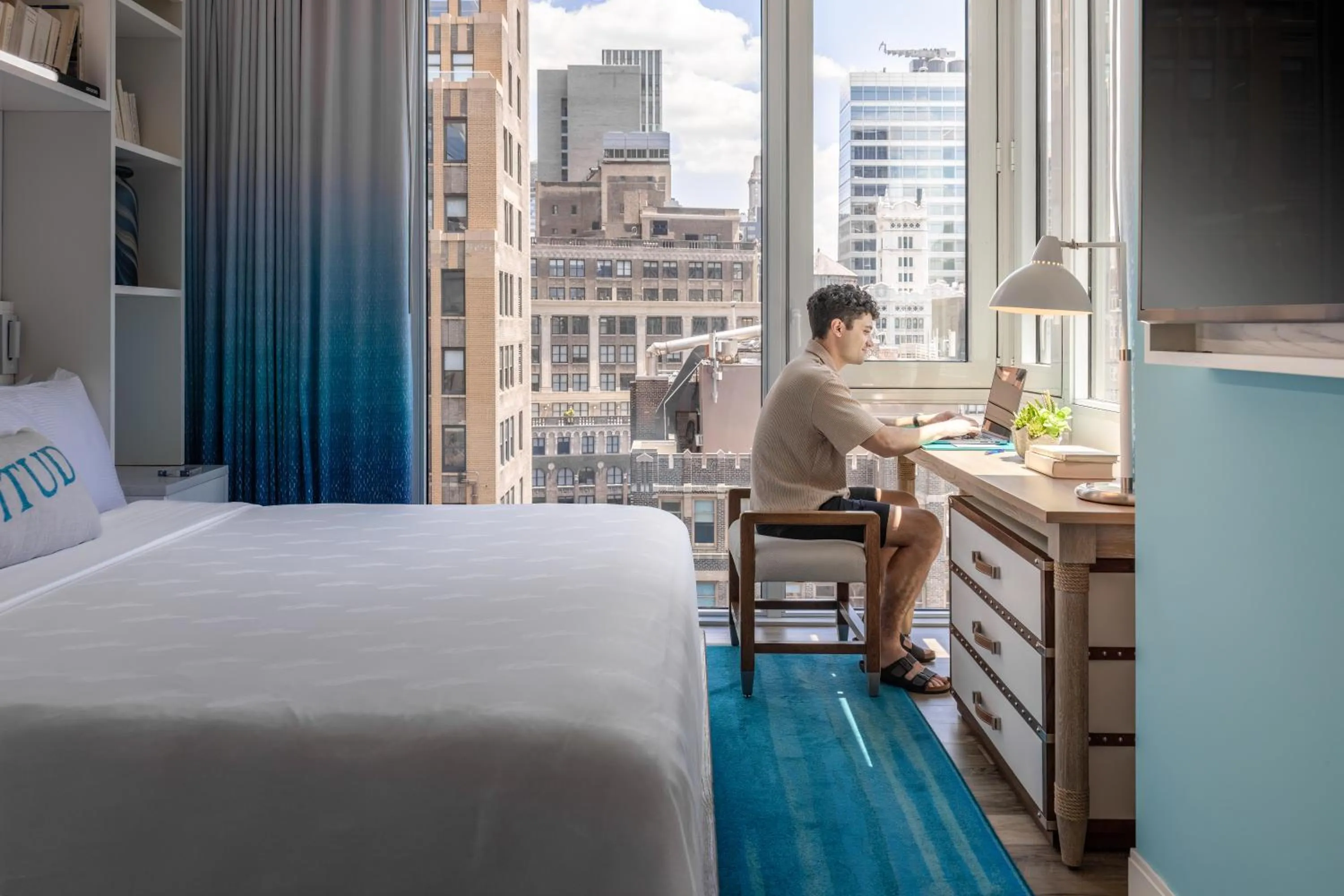 Deluxe One King Bed Hearing Accessible in Margaritaville Resort Times Square