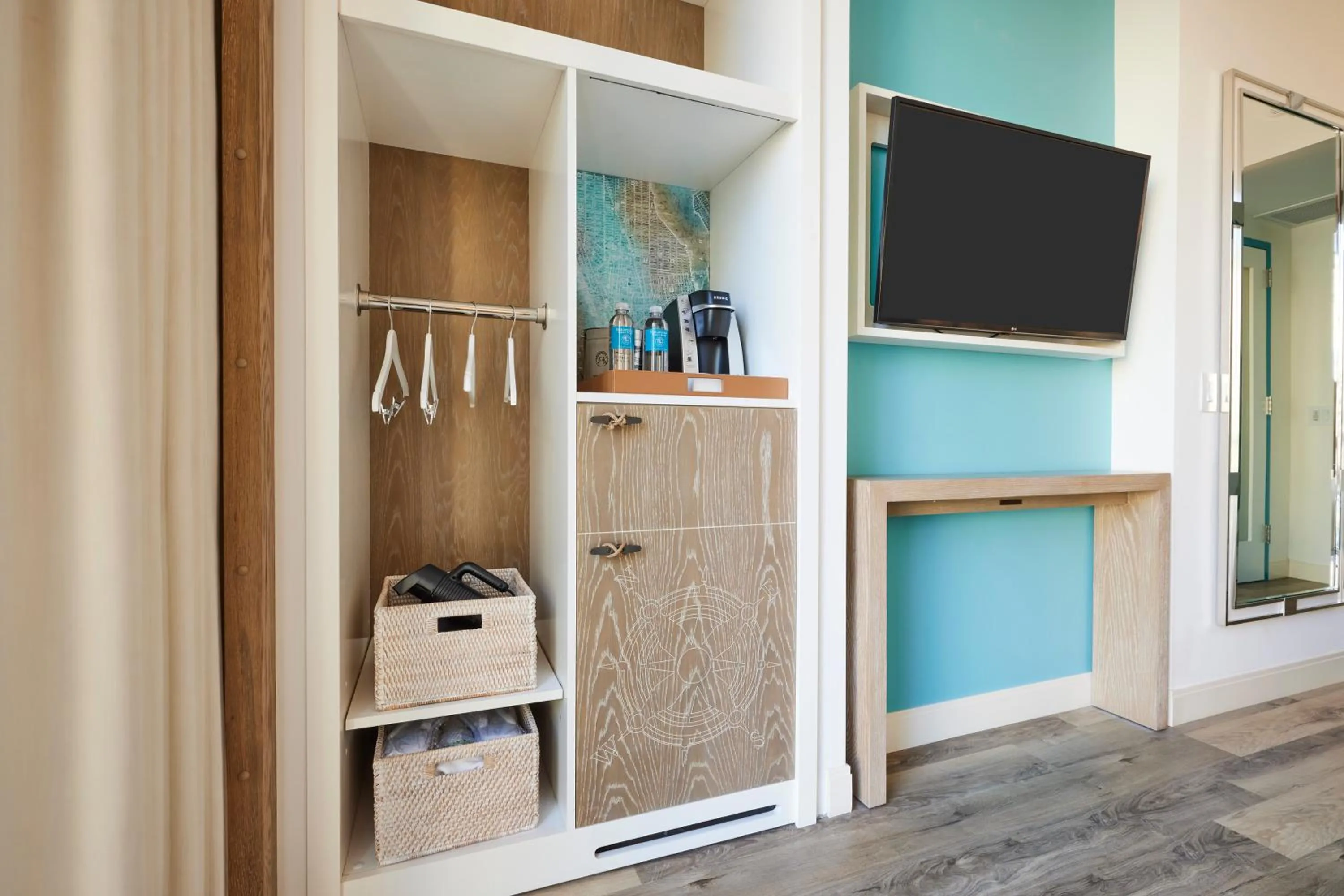 Premium One King Bed Mobility Accessible in Margaritaville Resort Times Square