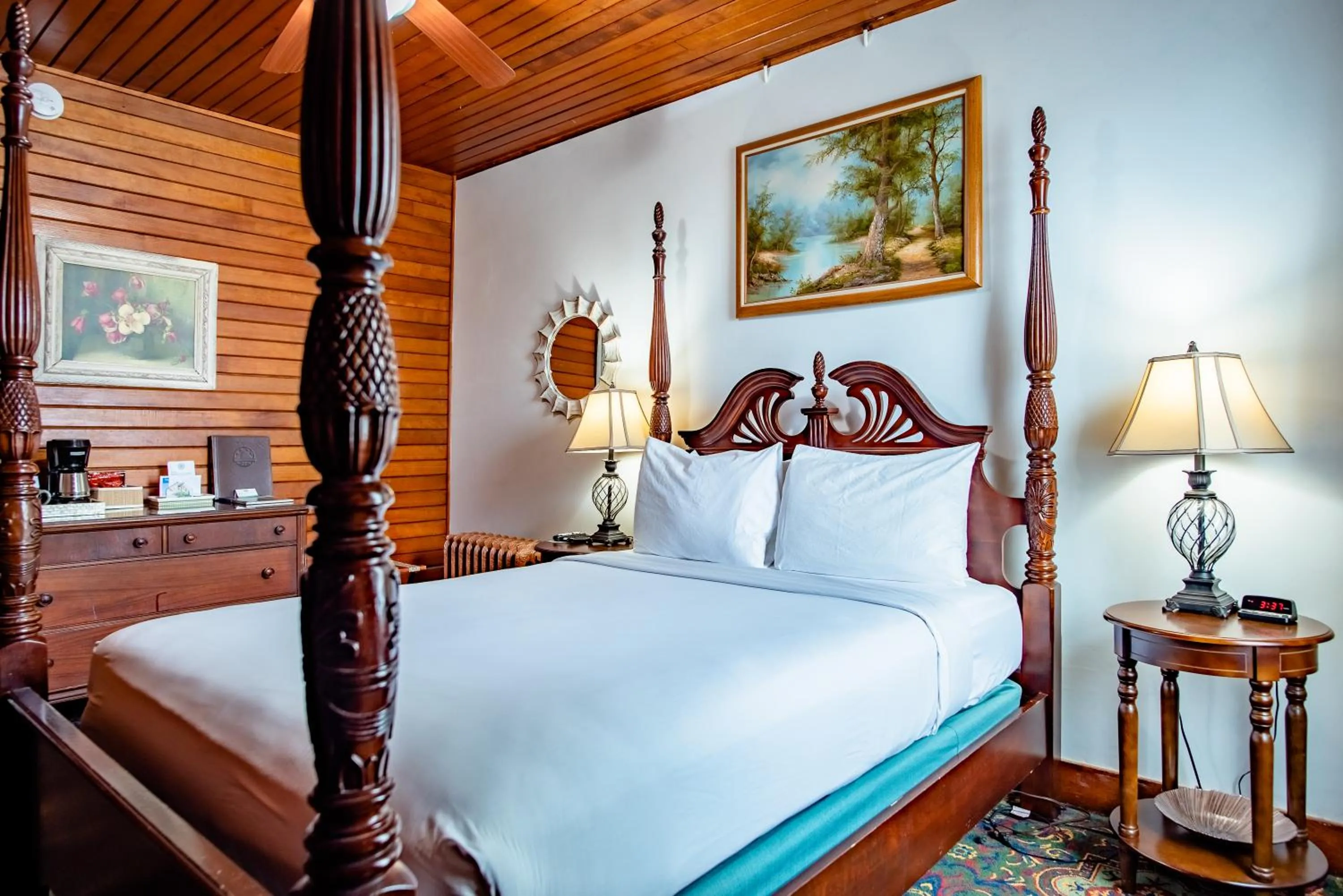 Alexandre's Room in Gilbert Inn Seaside