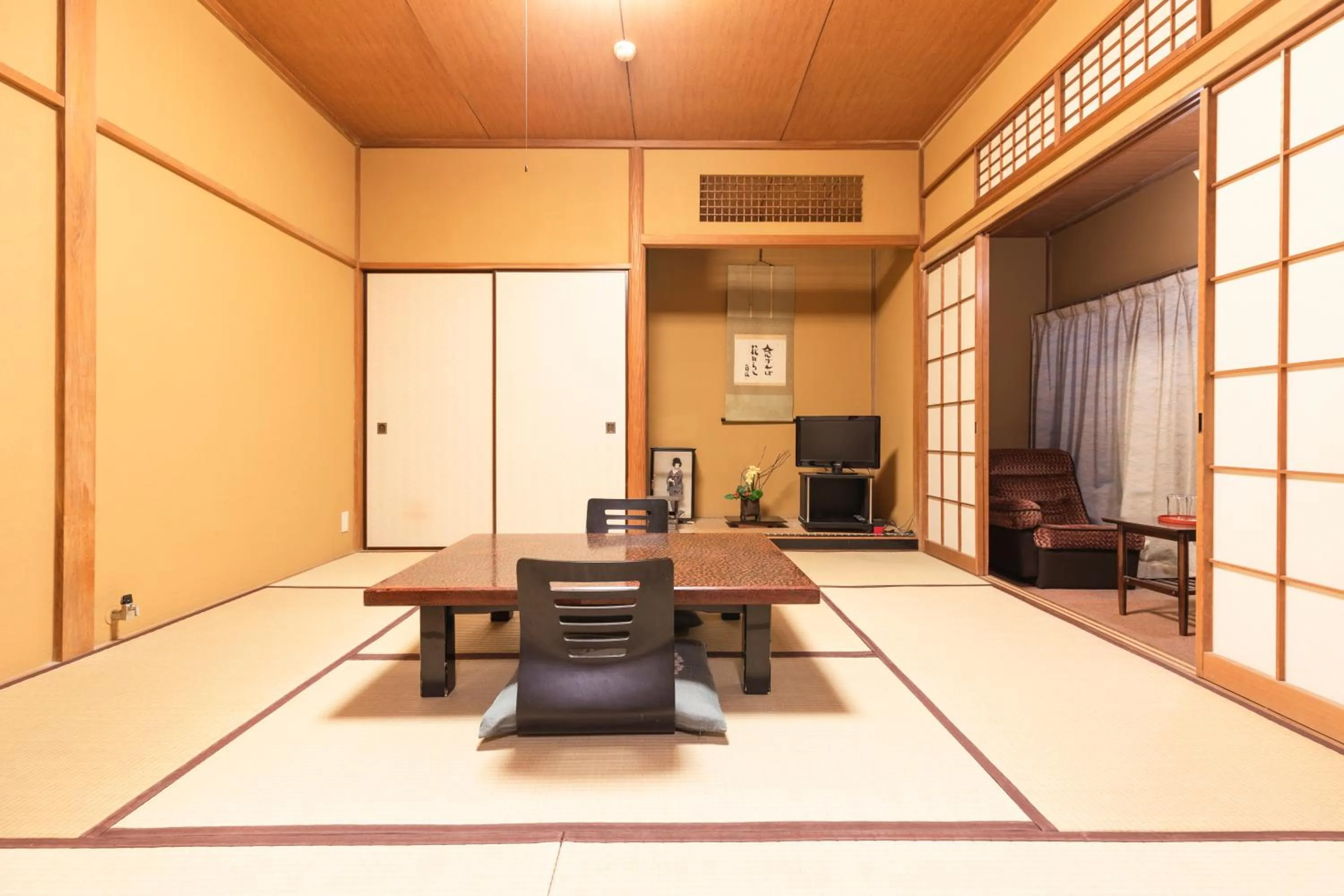 Japanese-Style Family Room with Open-Air Bath ( Up to 4 people ) in Yushintei