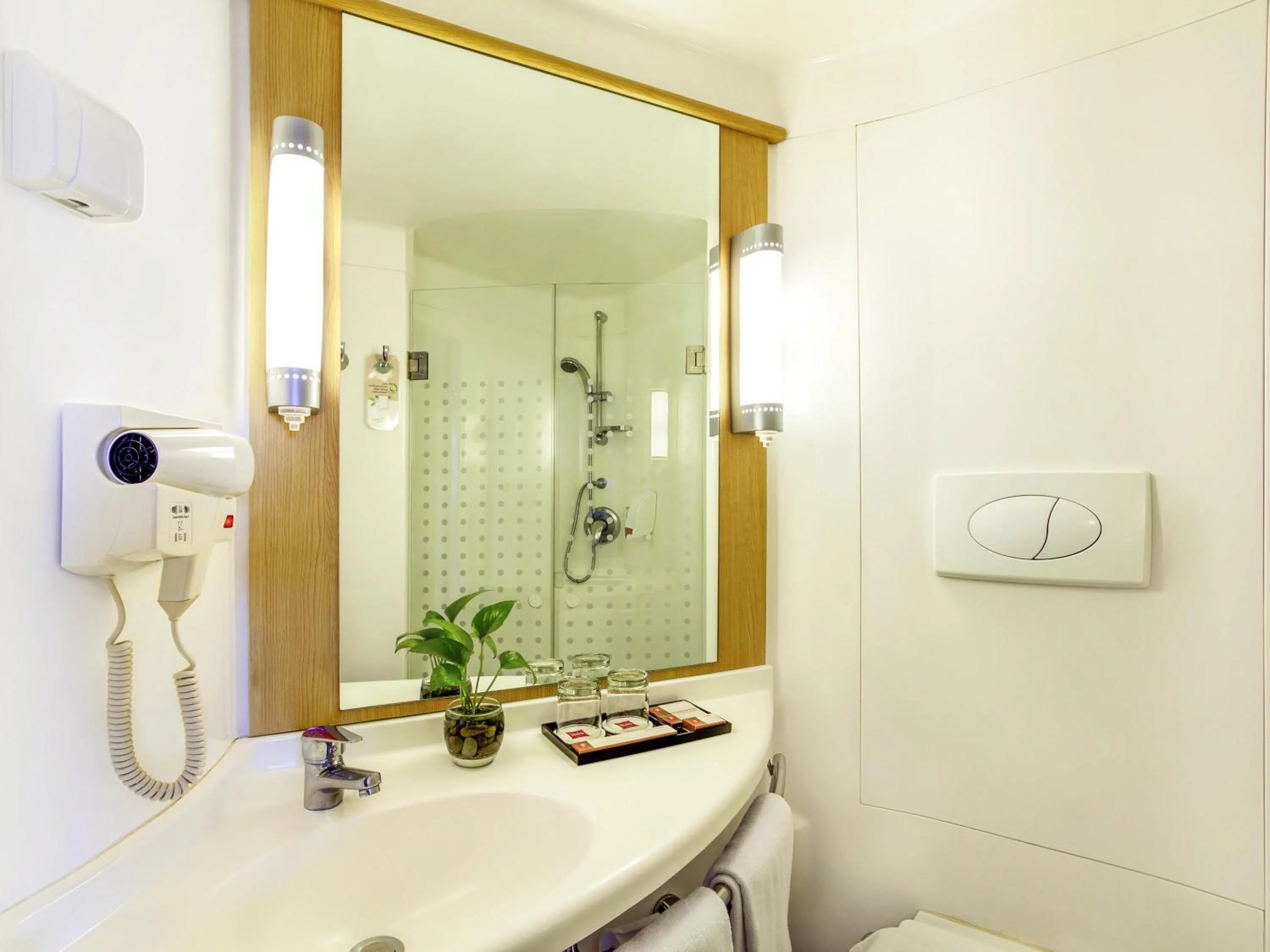 Standard Twin Room in Ibis Surabaya City Center