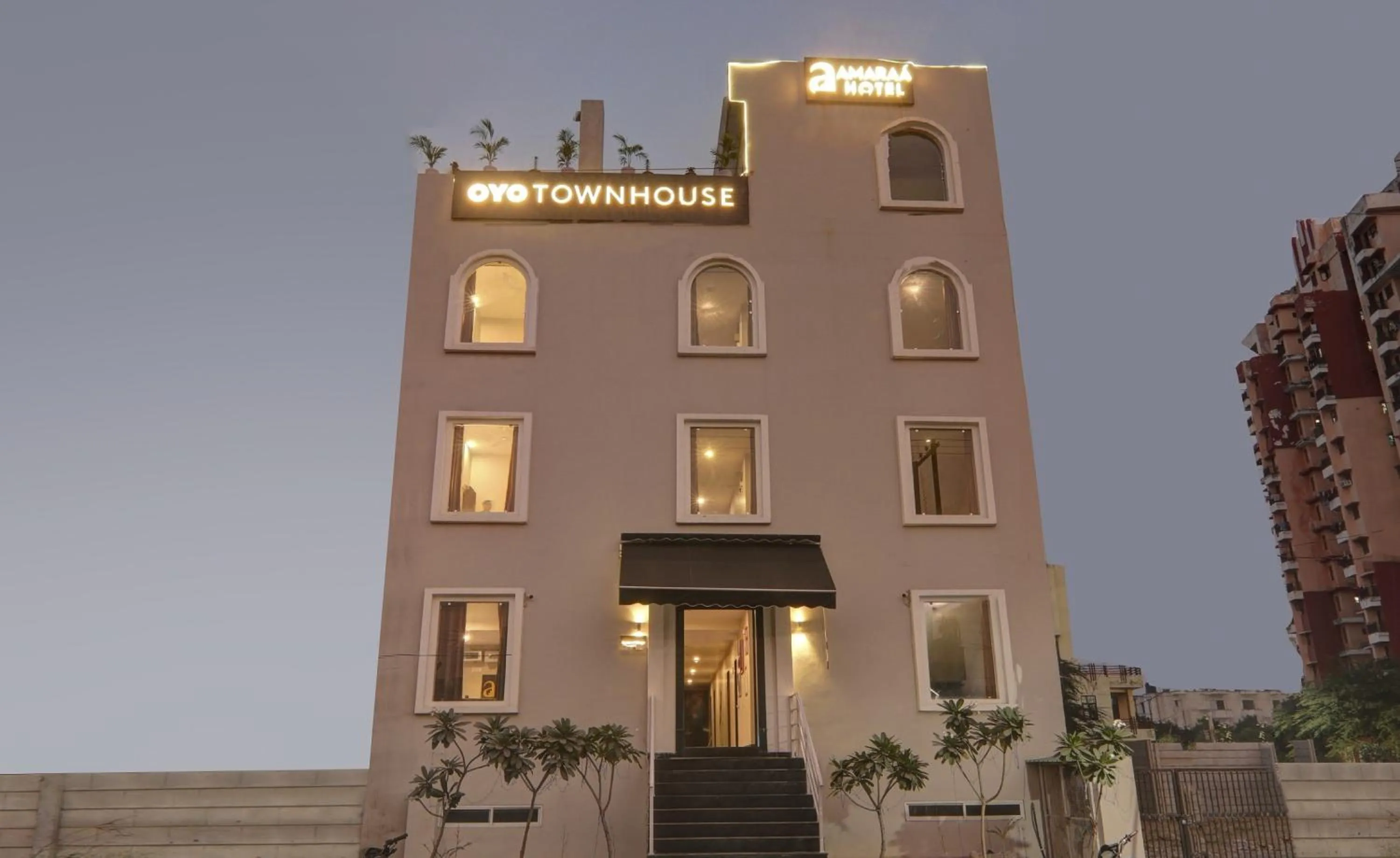 Super Townhouse Amaraa Hotel Near Phoenix Palassio