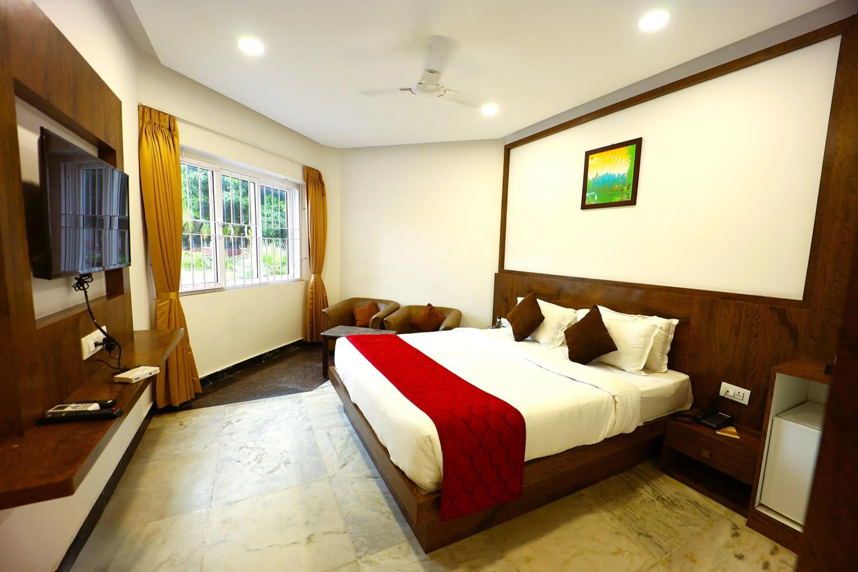 Deluxe Double Room with Bath in coral beach resort
