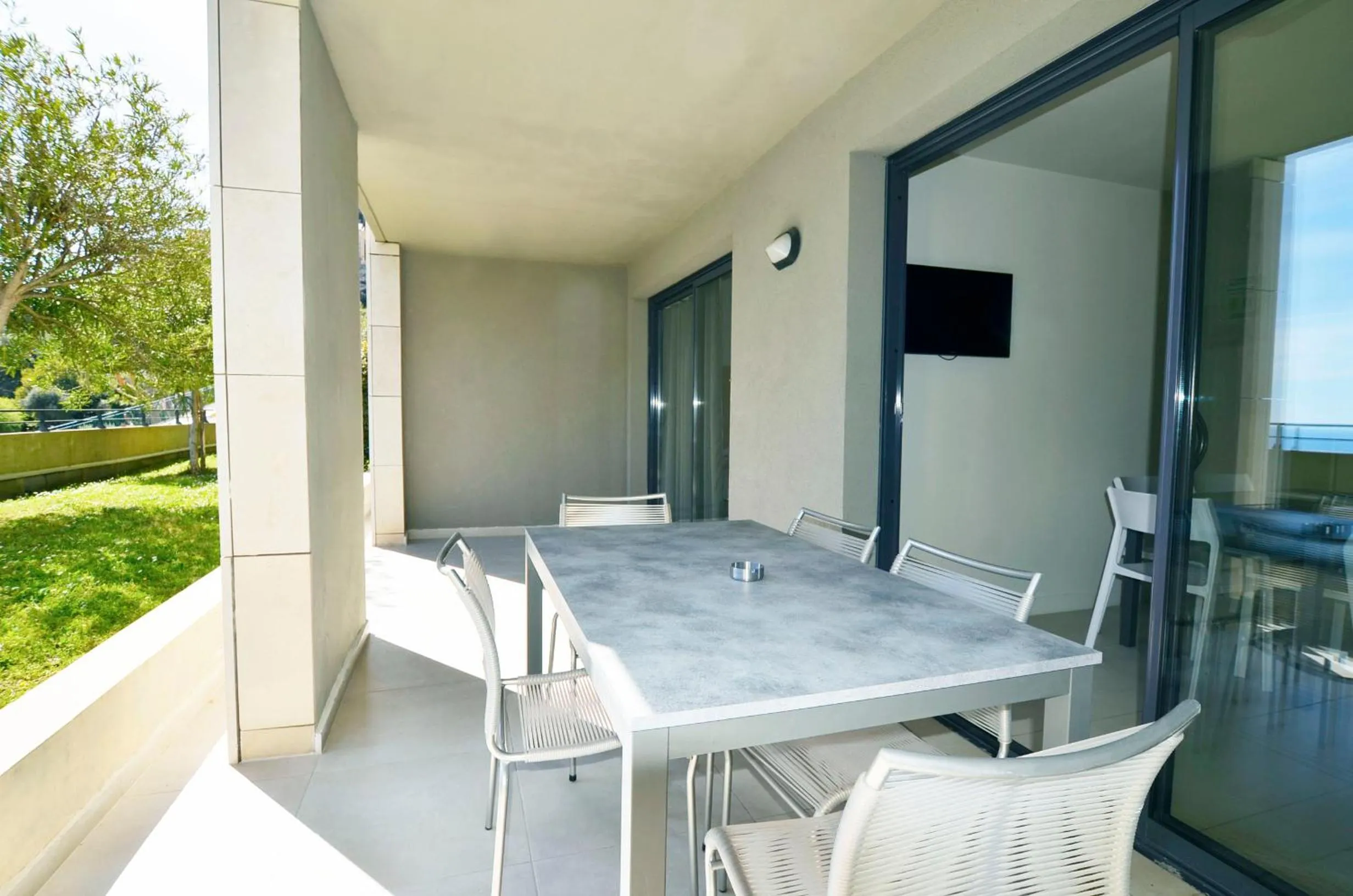 Superior Suite with Garden View in La Perle d'Eze - Aparthotel