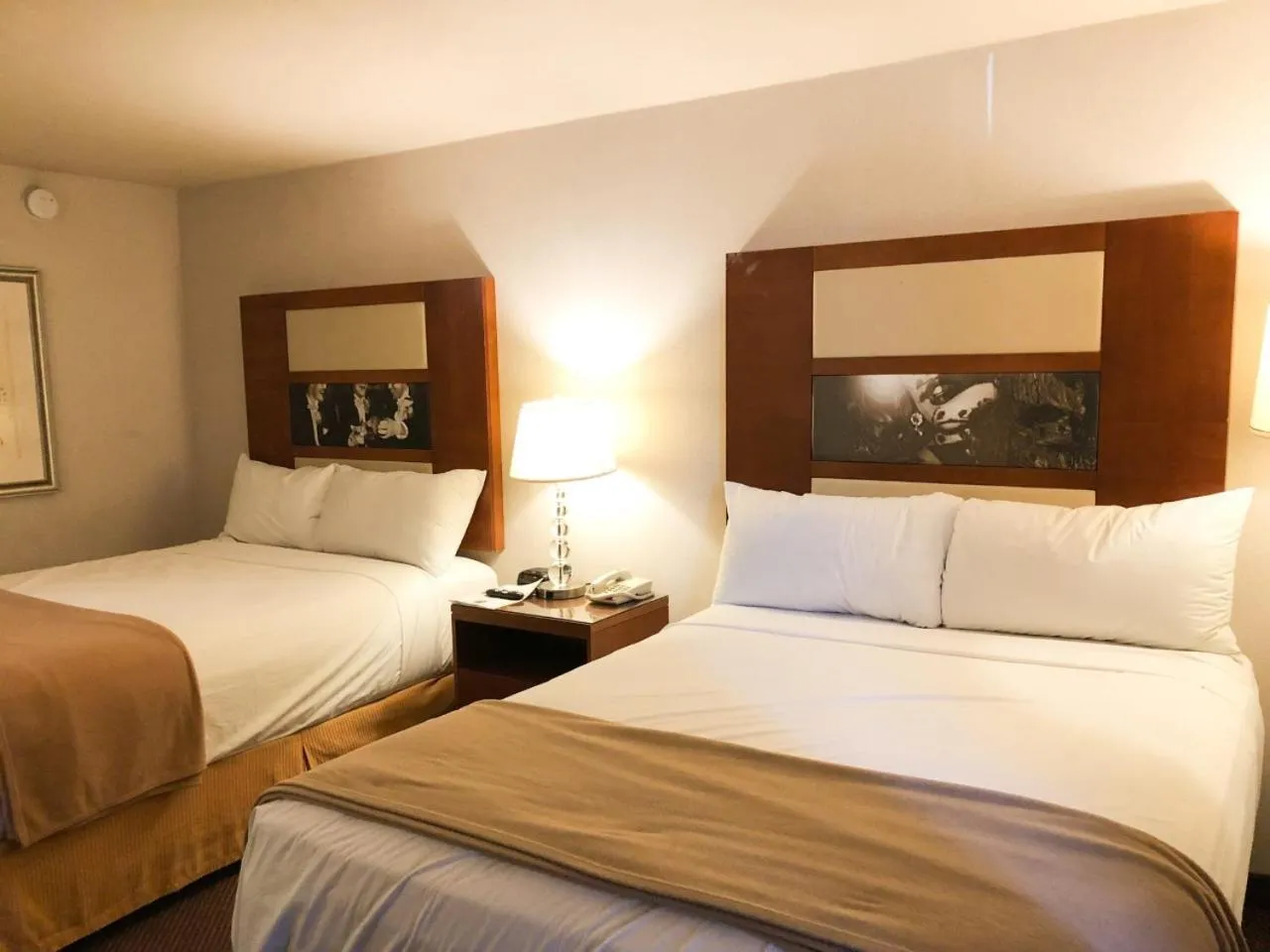 Deluxe Queen Room with Two Queen Beds in Sunrise Inn