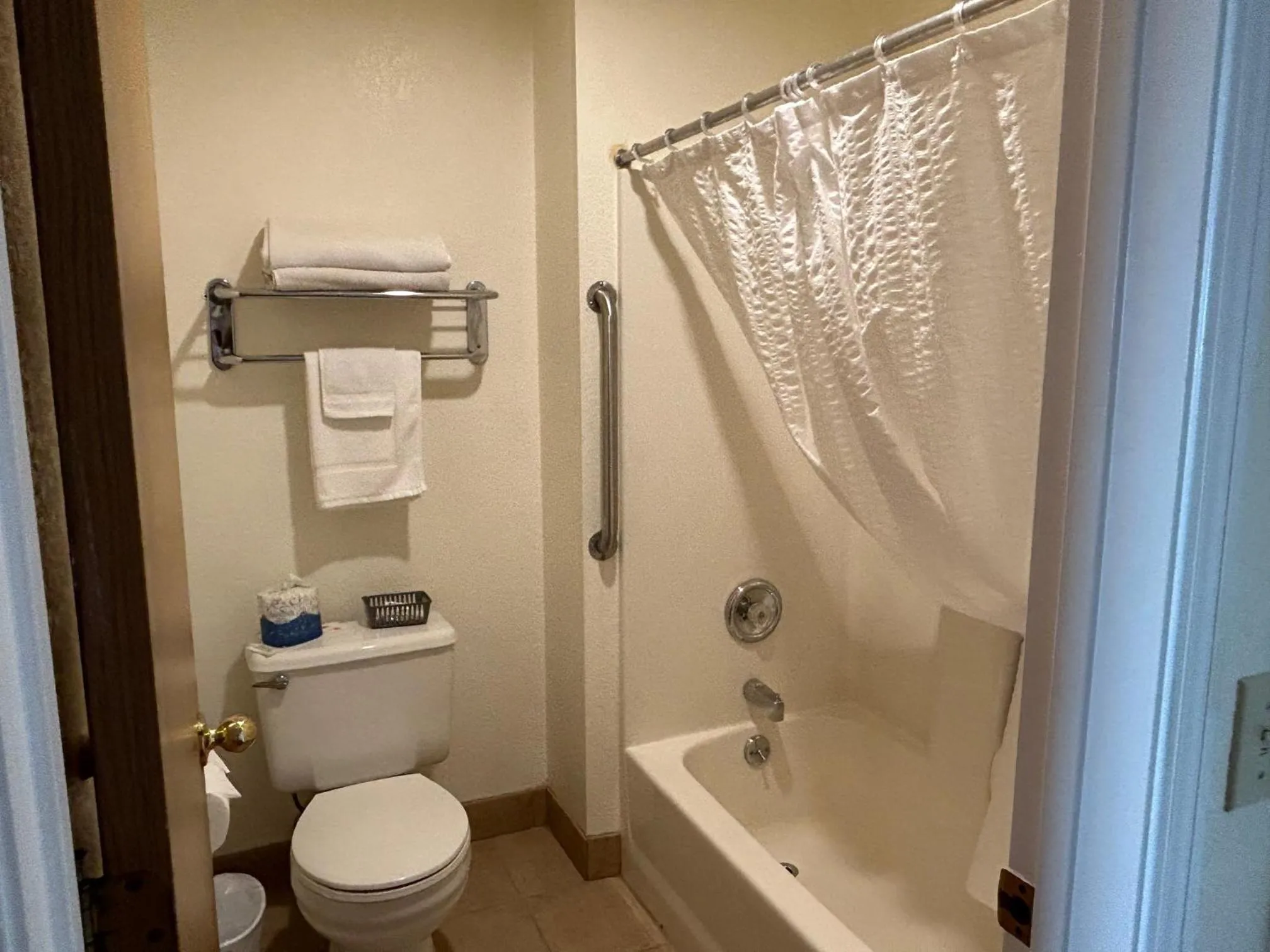 Superior King Room in Bayview Inn