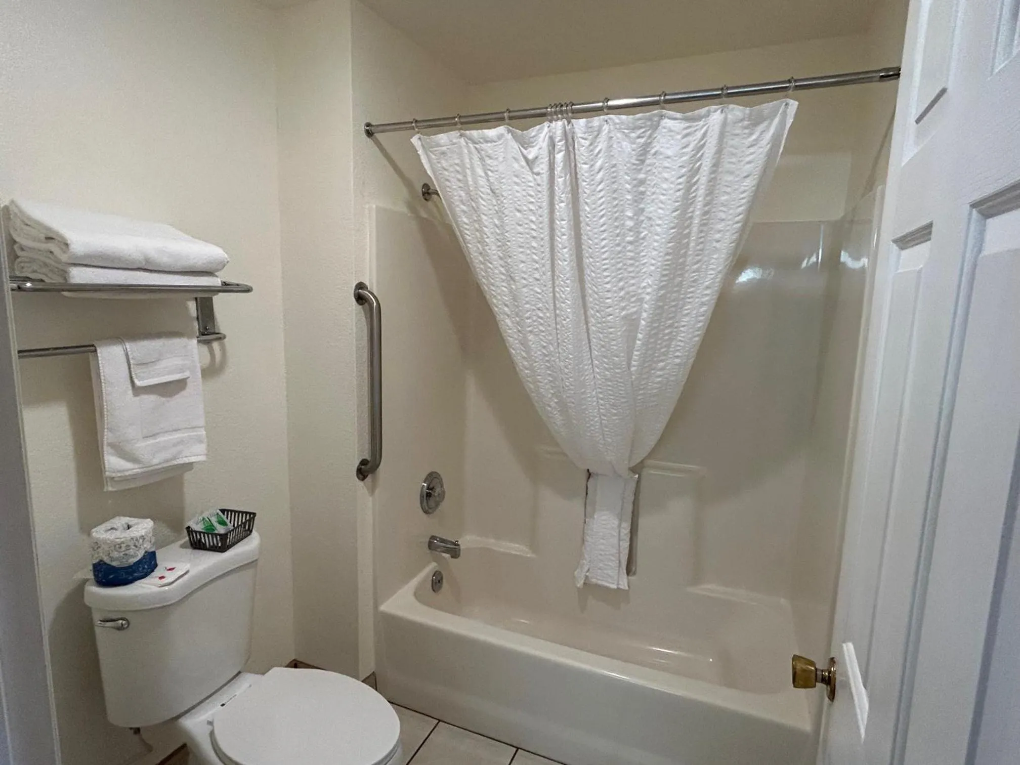 King Room with Balcony in Bayview Inn