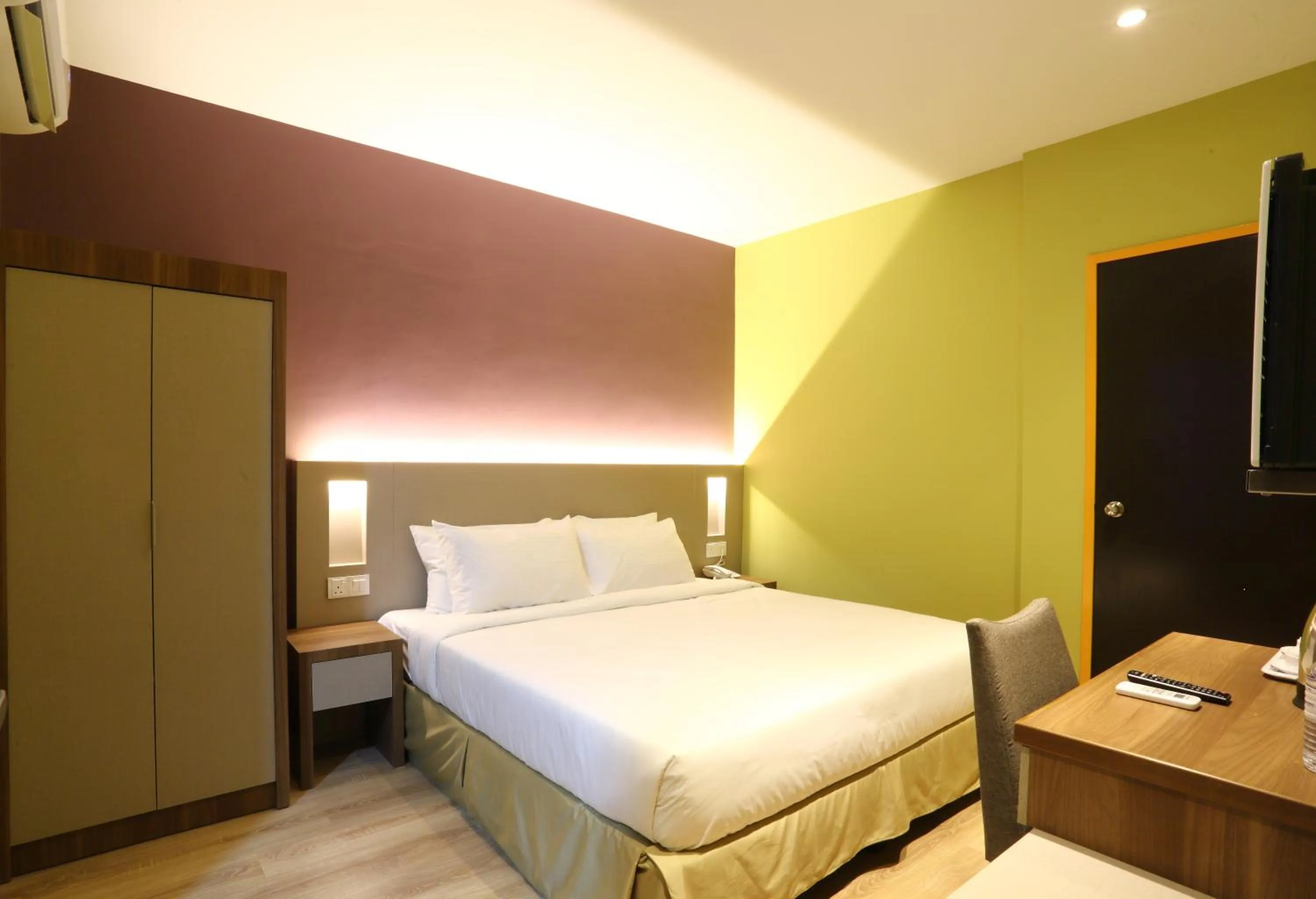 Deluxe King Room in YEE HOTEL Permas Jaya