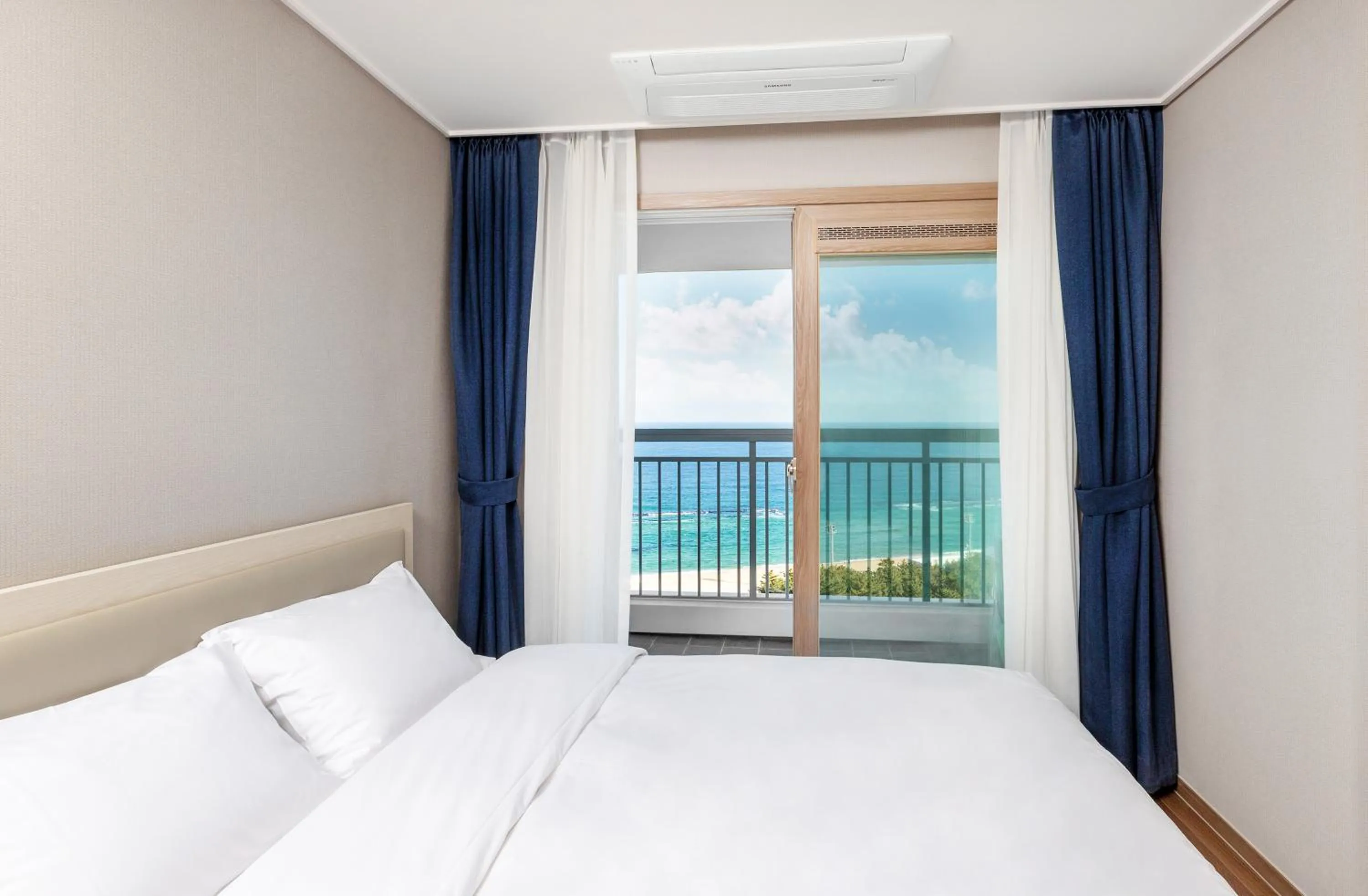 Queen Suite with Sea View in Risen Ocean Park Hotel