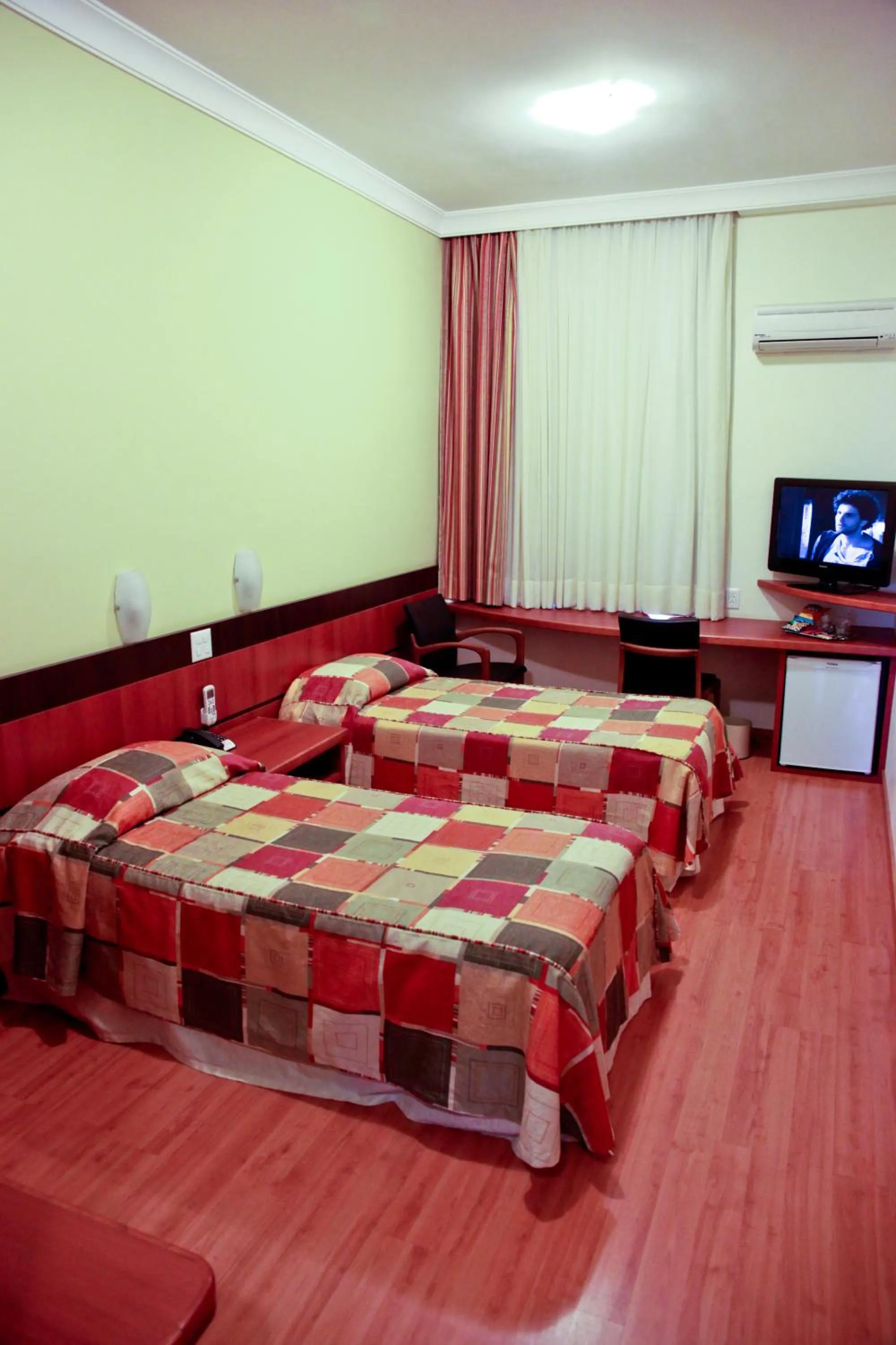Standard Double or Twin Room - single occupancy in Eston Hotel - LOCALIZAÇÃO CENTRAL PRIVILEGIADA -PET FRIENDLY