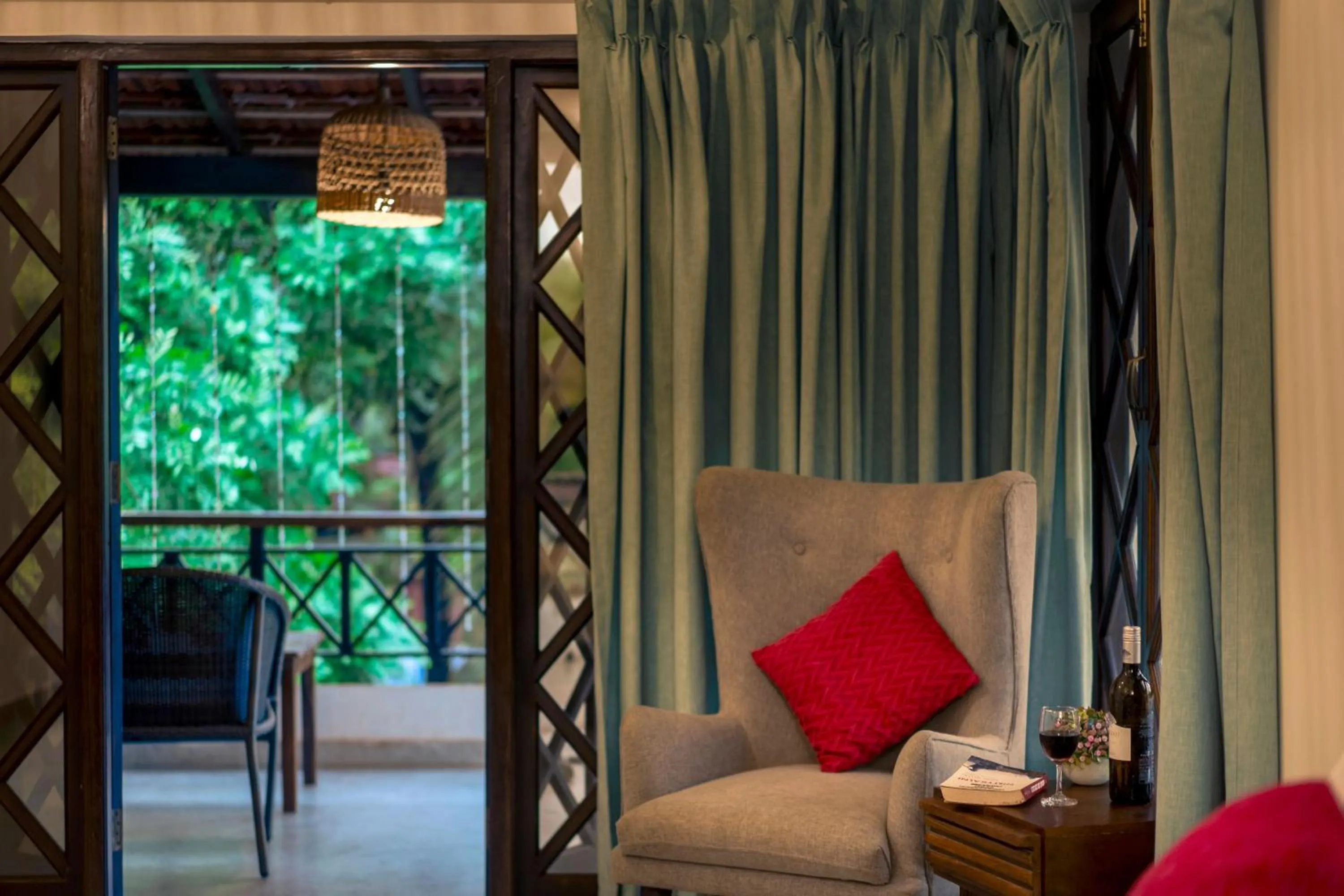 Deluxe King Room in Little India Beach Cottages