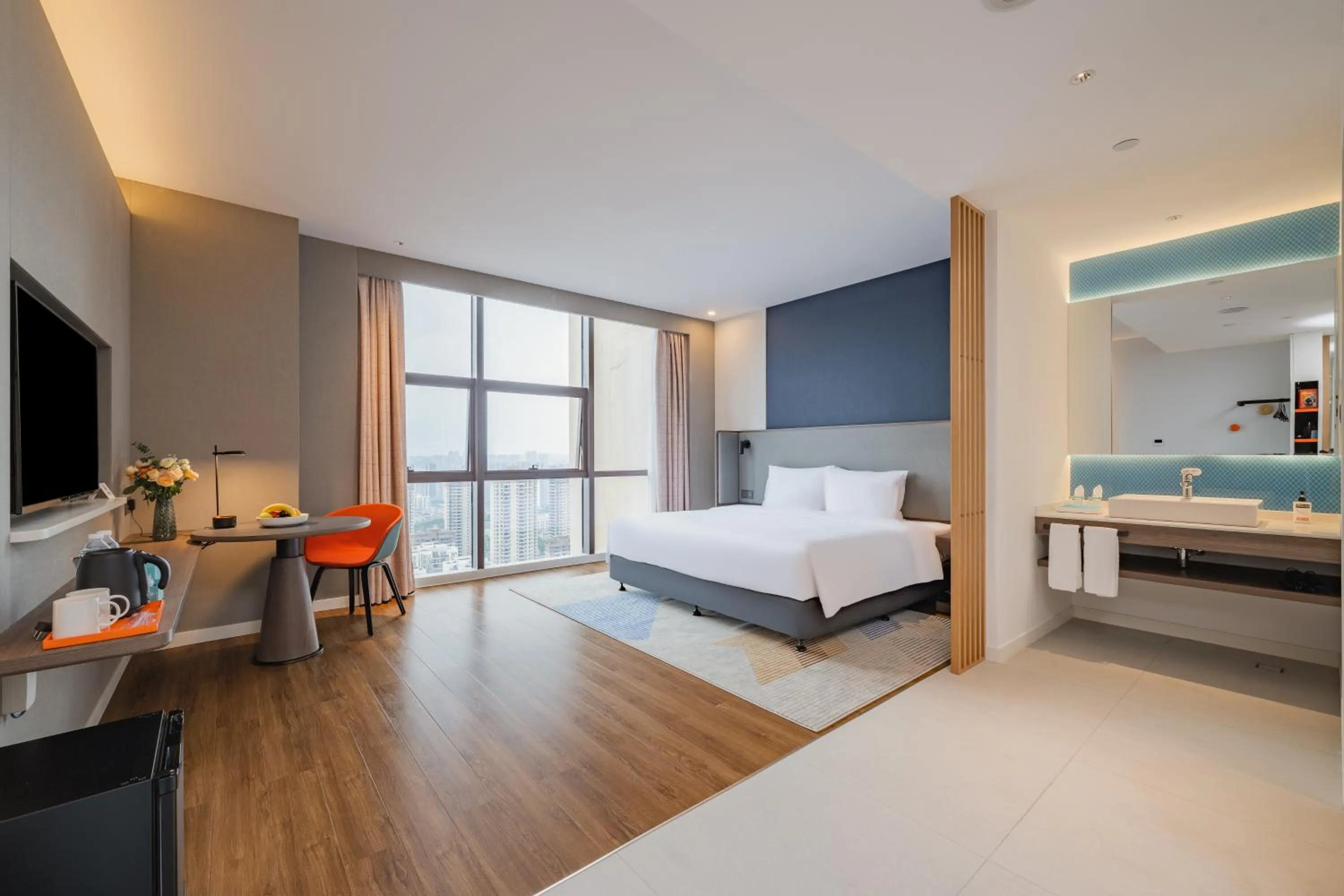 Standard King Room - High Floor in Holiday Inn Express Nanning Jiangnan by IHG
