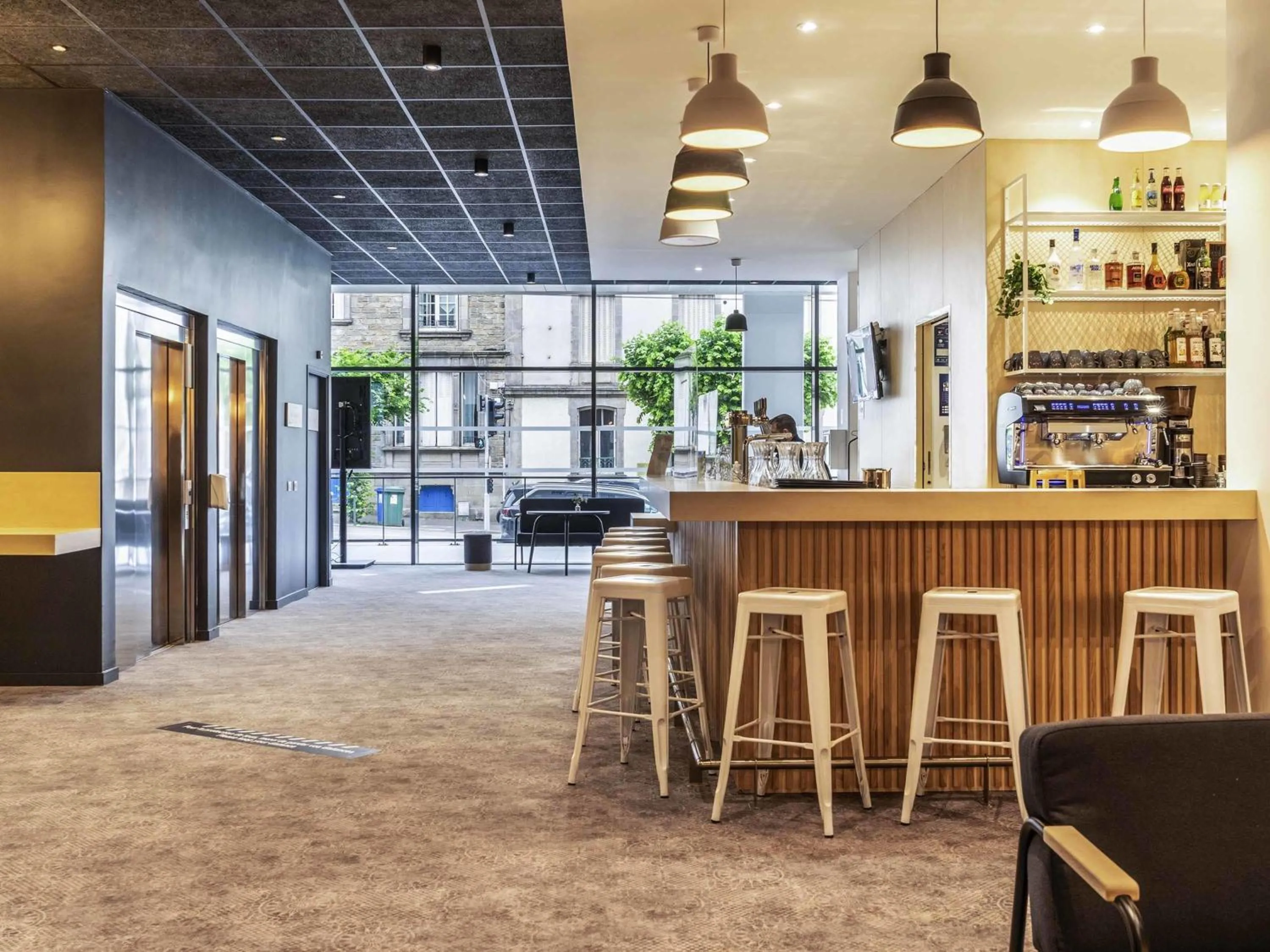 Lounge or bar in ibis Styles Limoges Centre