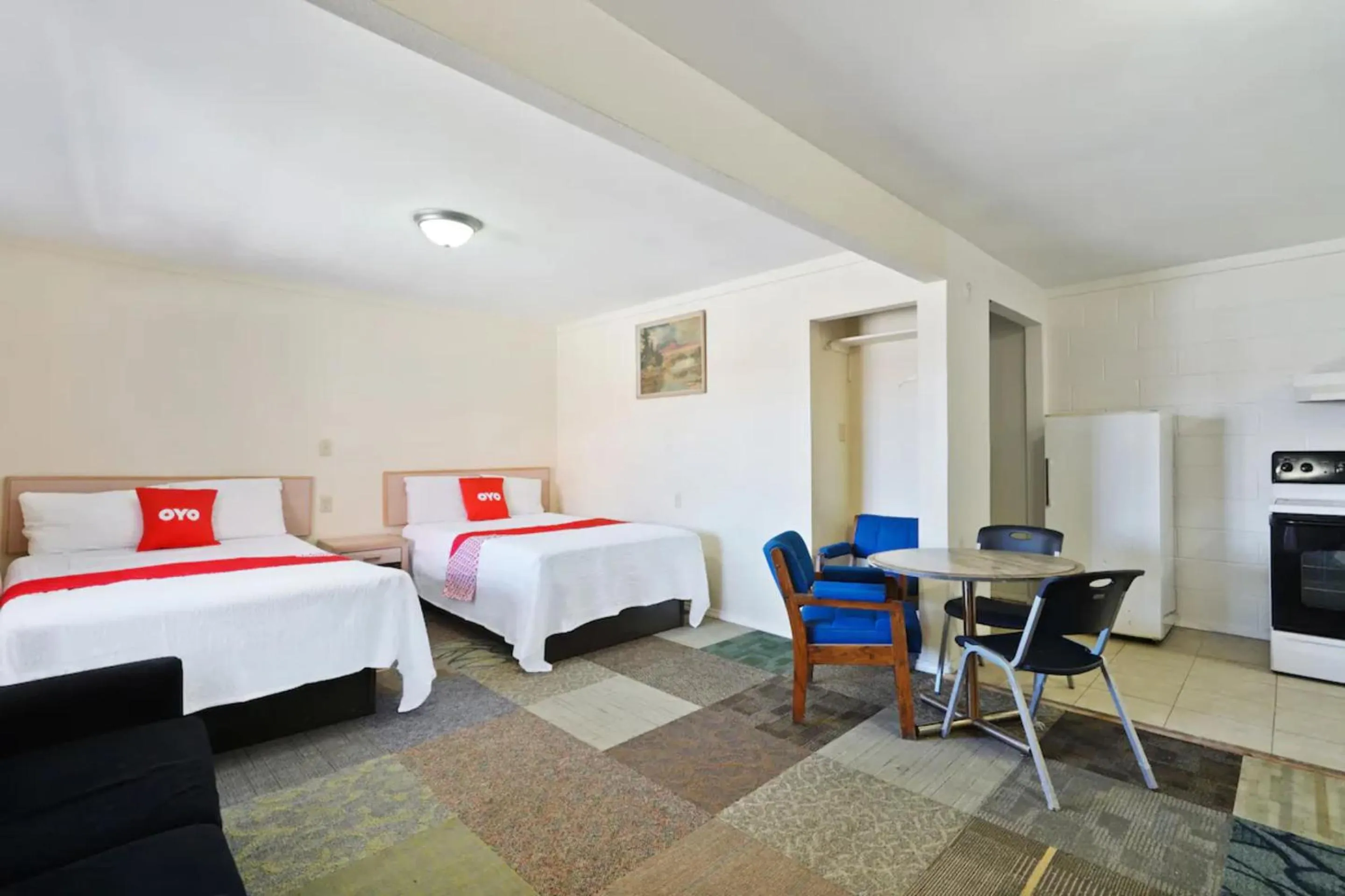 3 Full Bed with Kitchenette	 in OYO Alpine TX near Big Bend National Park