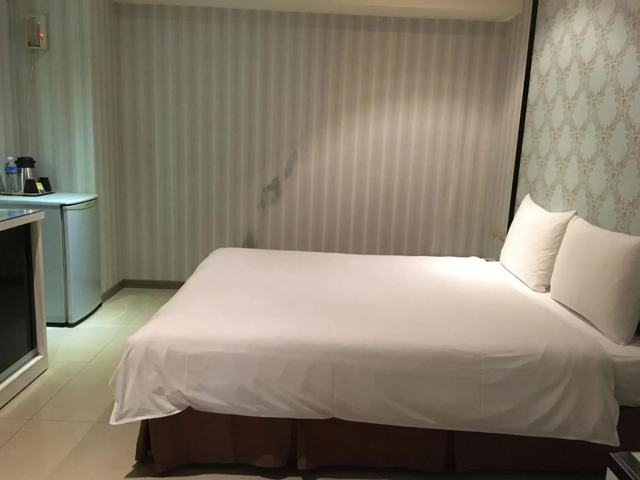 Bedroom, Bed in Daylight Hotel