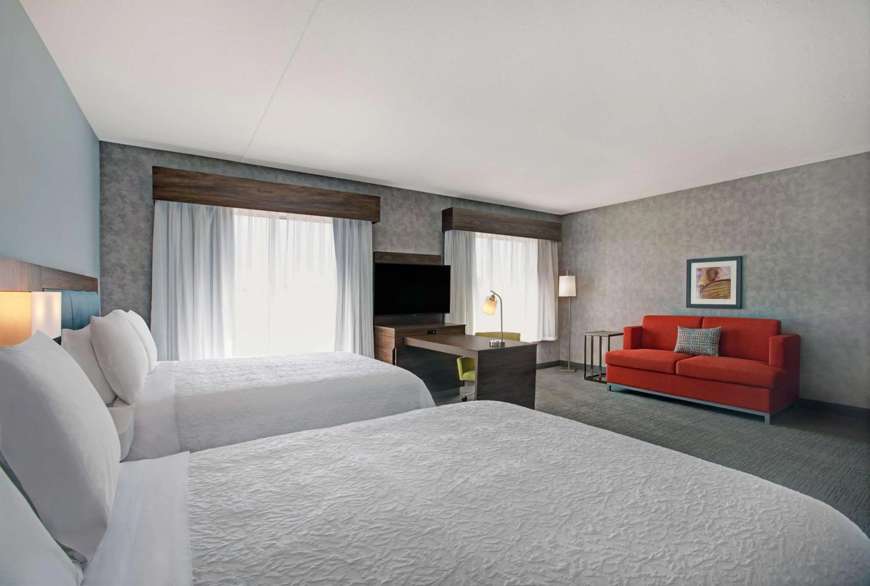 Bed in Hampton Inn & Suites By Hilton Waterloo St. Jacobs