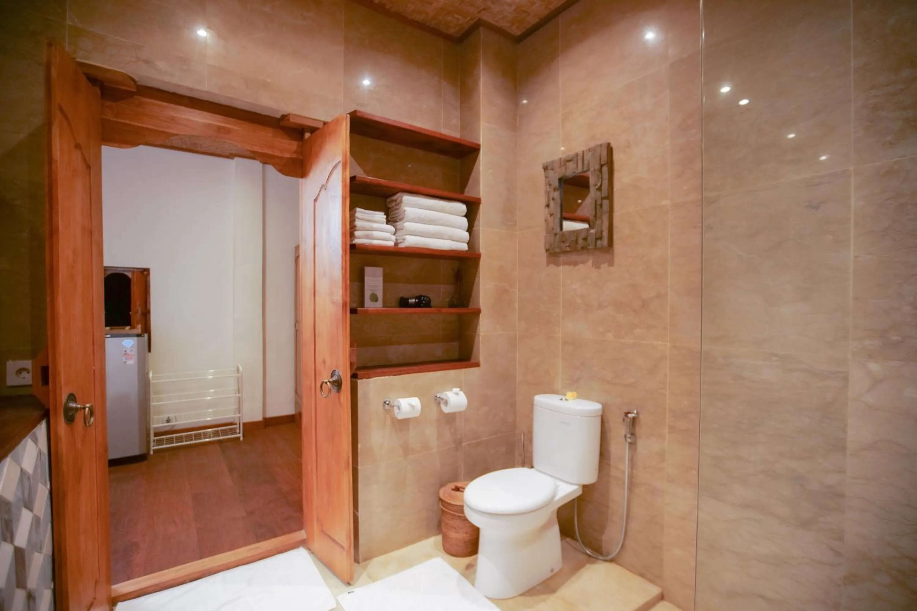 Shower in Gayatri