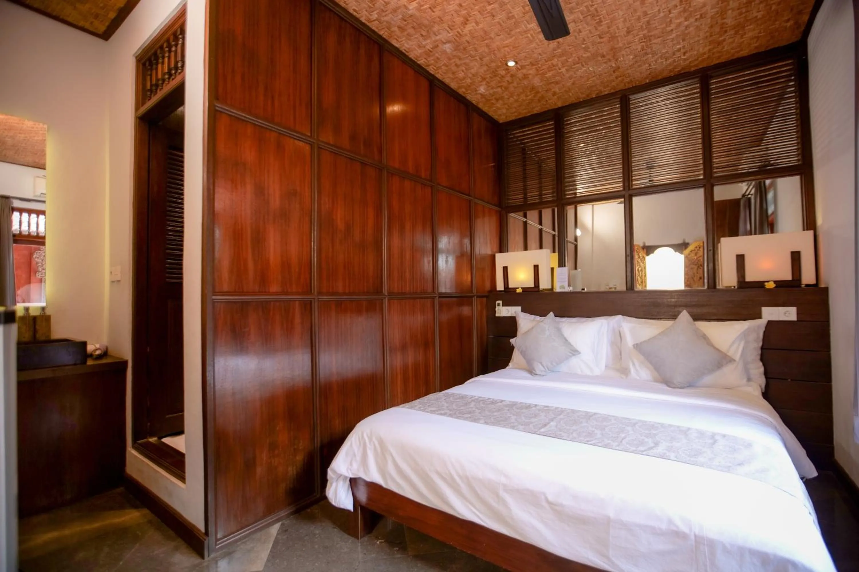 Bed in Gayatri