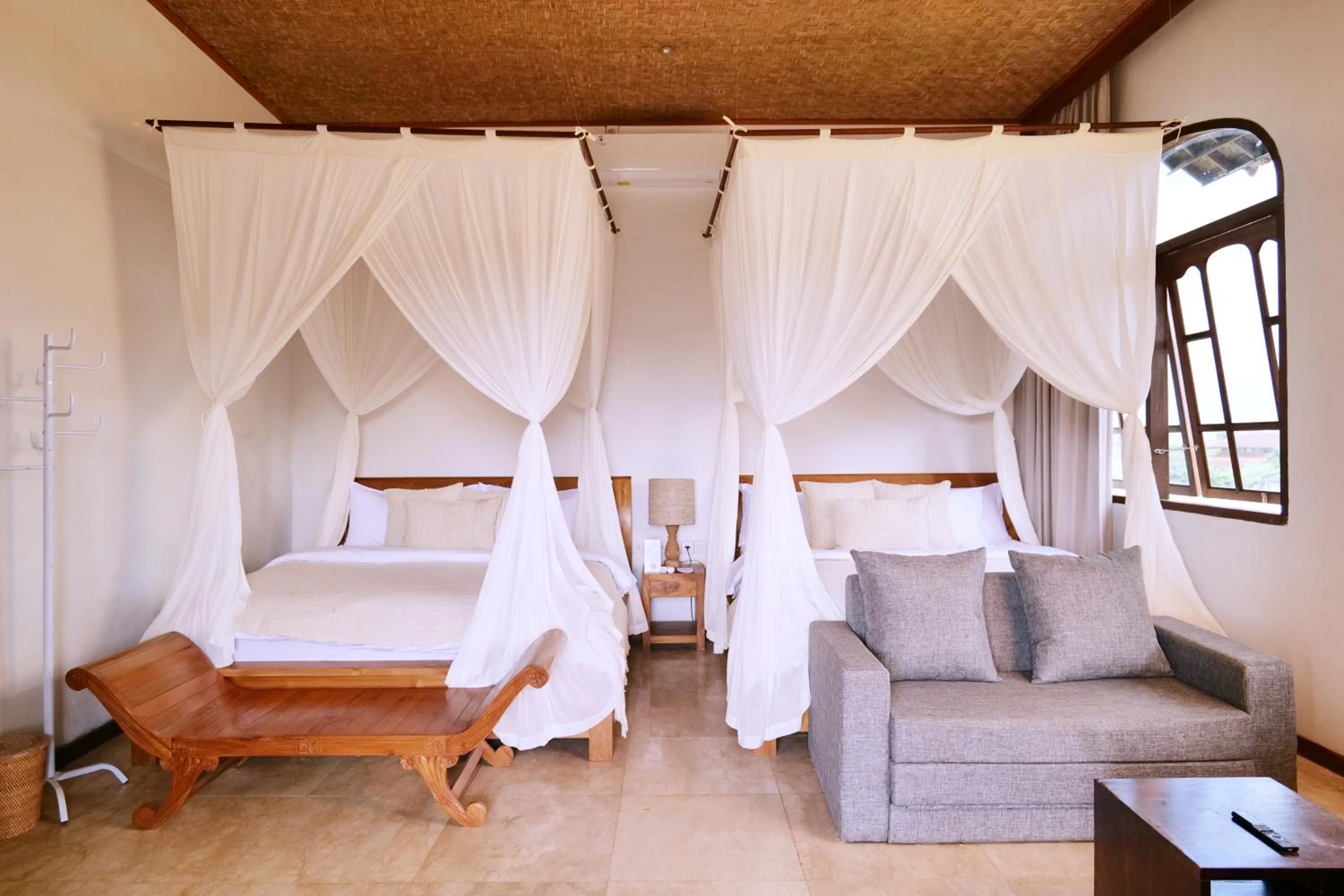 Bed in Gayatri