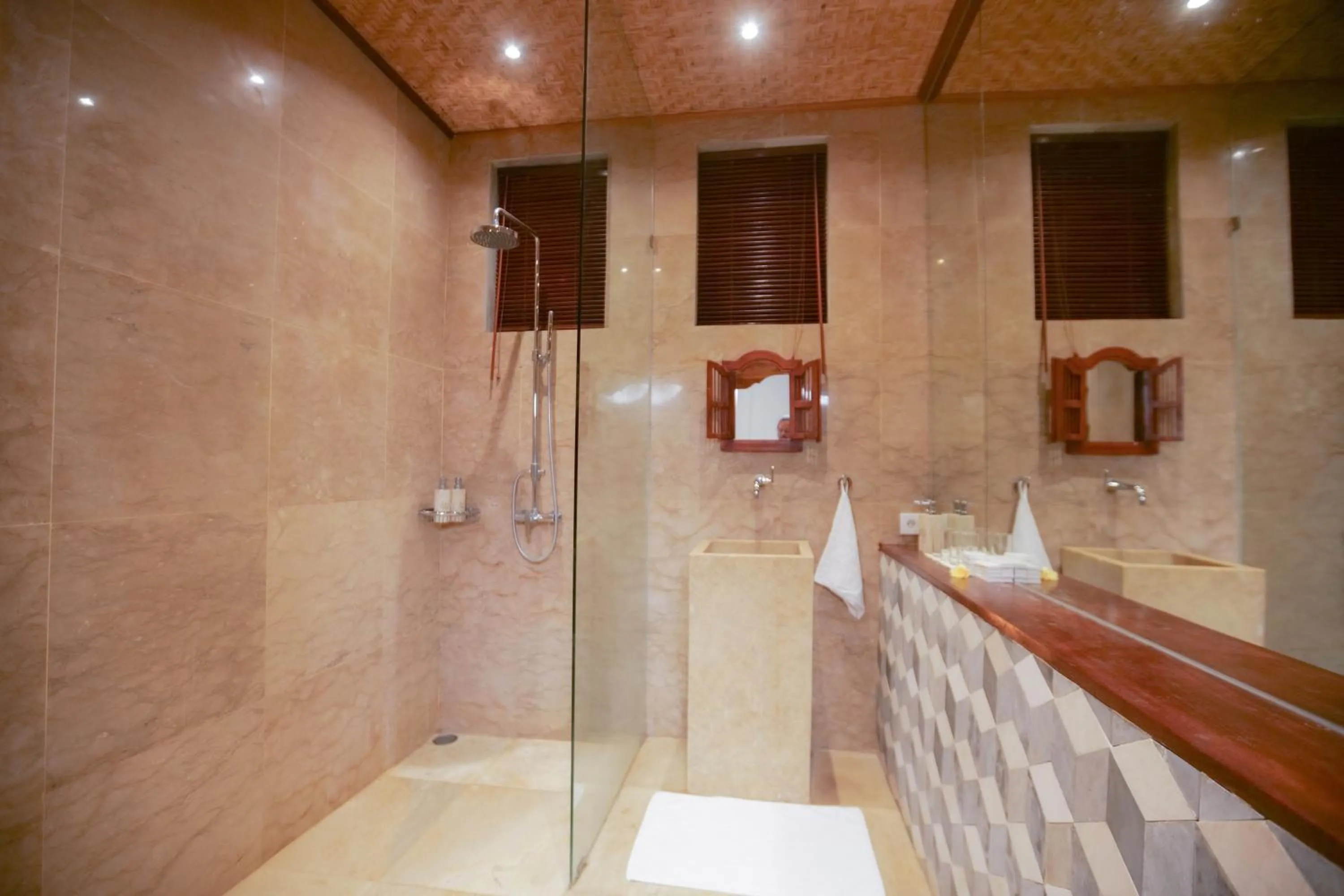 Shower in Gayatri