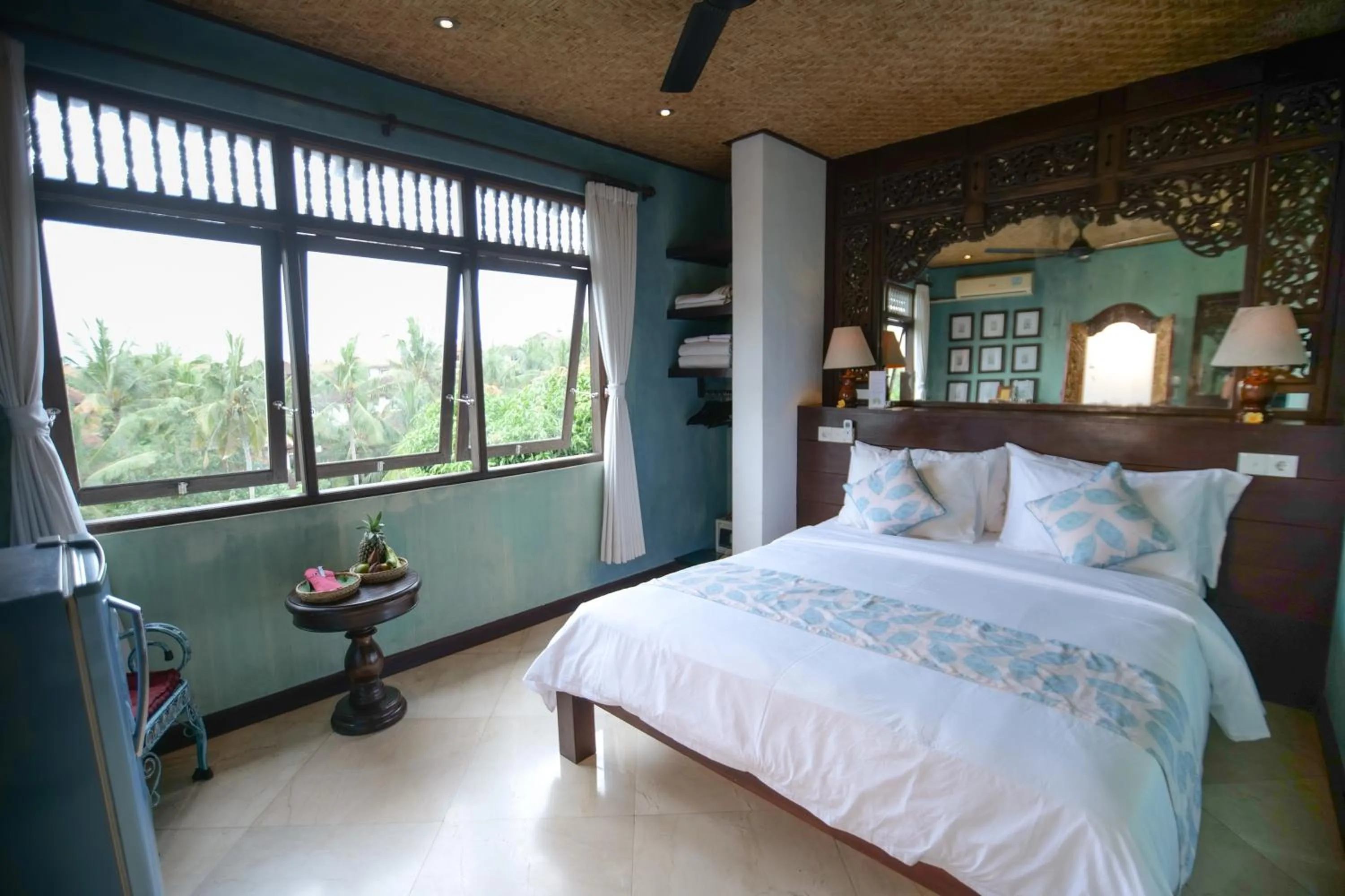 Bed in Gayatri